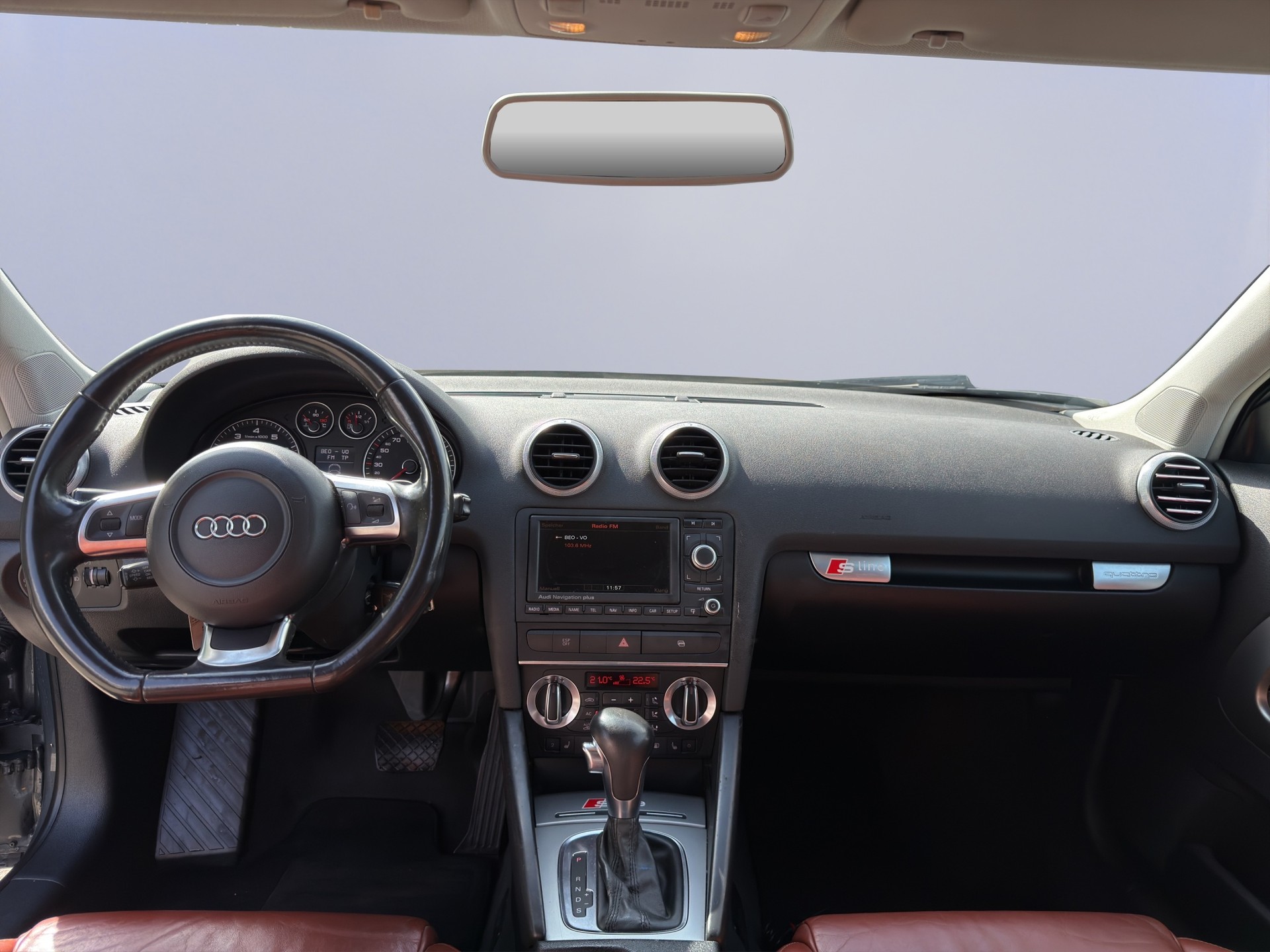 AUDI A3 2.0 TFSI Ambiente quattro S-tronic-image-12