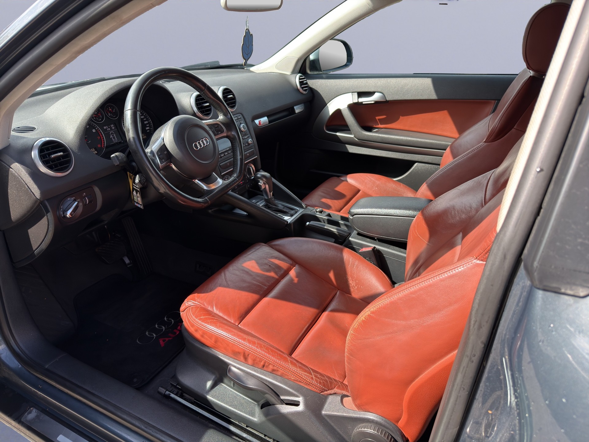 AUDI A3 2.0 TFSI Ambiente quattro S-tronic-image-8