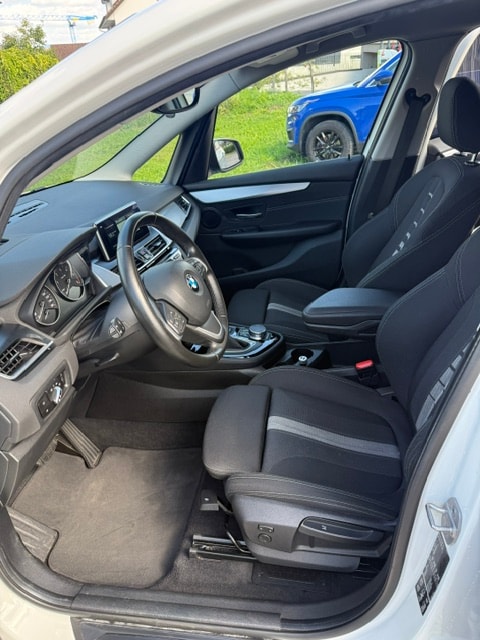 BMW 218d-image-1