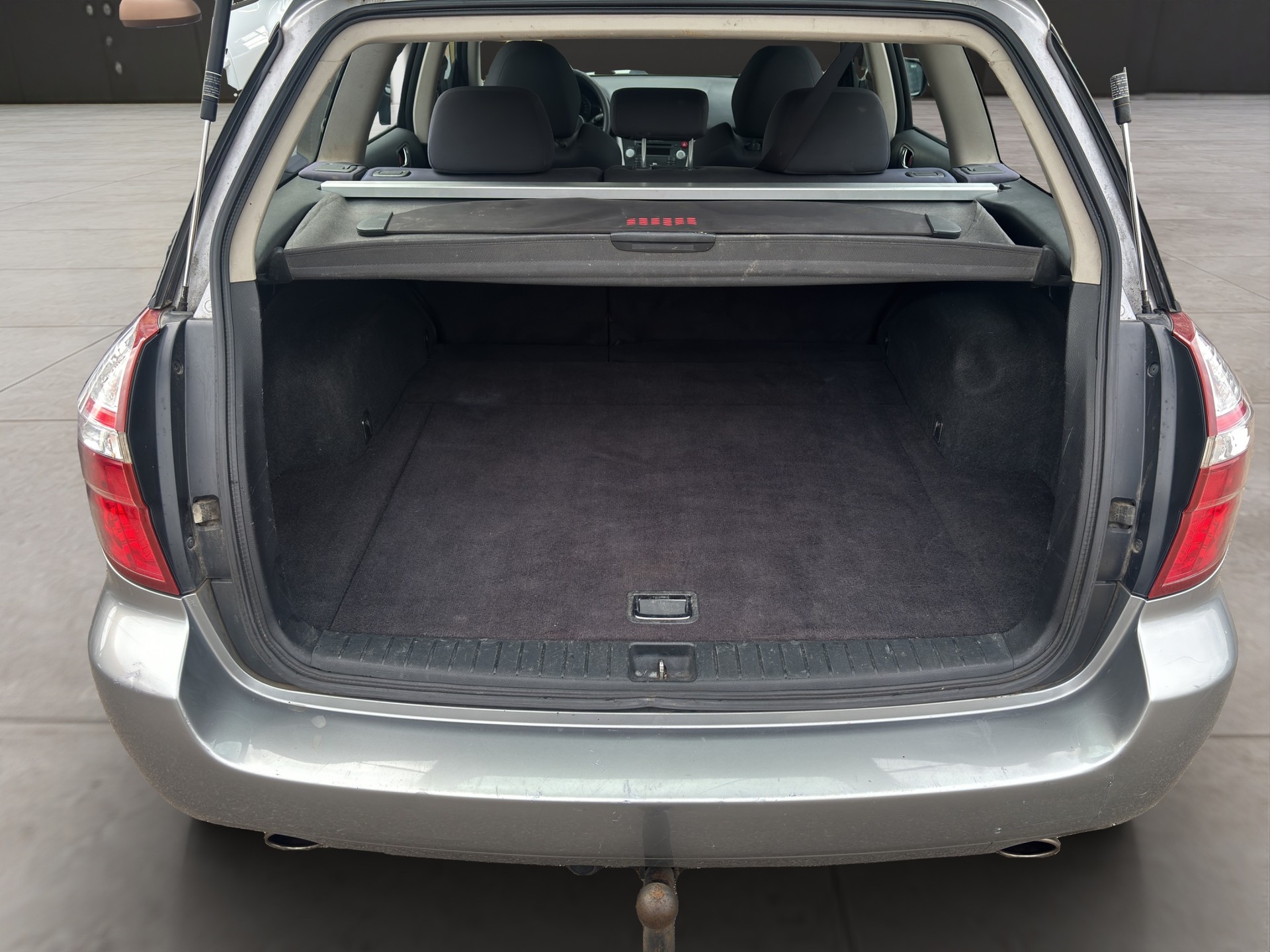 SUBARU Legacy 2.0R AWD Swiss Automatic-image-13