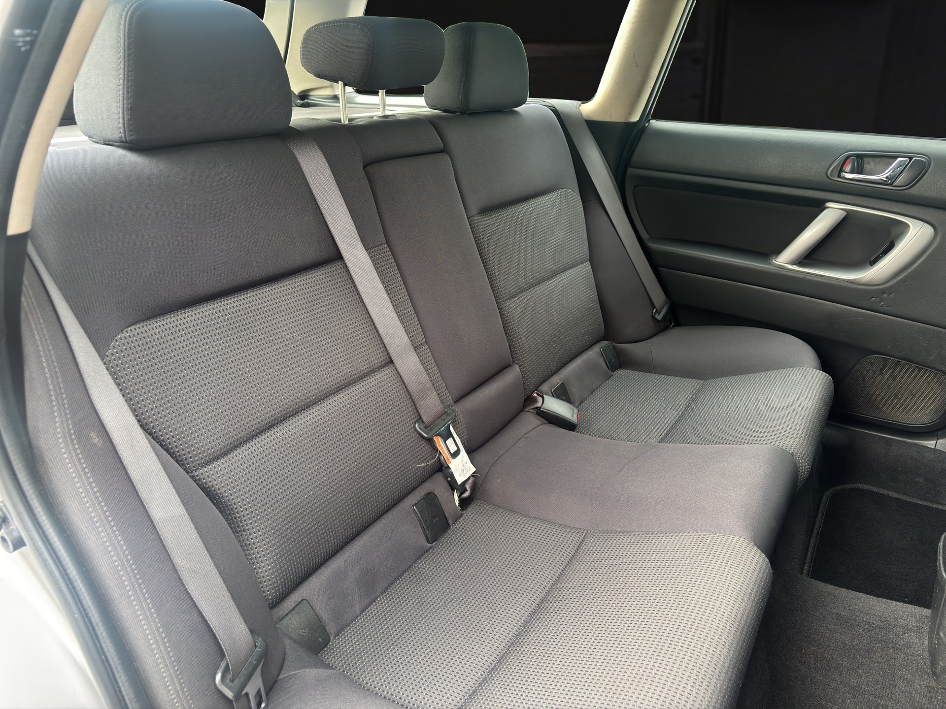 SUBARU Legacy 2.0R AWD Swiss Automatic-image-12