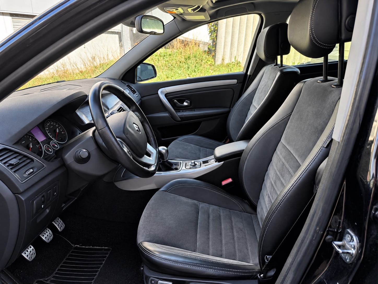 RENAULT Laguna Grandtour 2.0 dCi GT-image-14