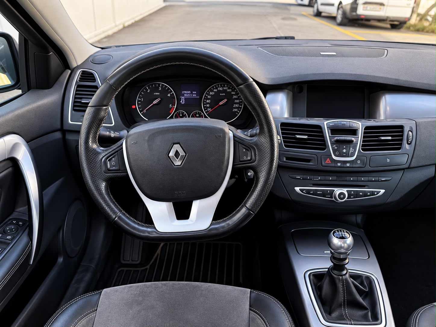 RENAULT Laguna Grandtour 2.0 dCi GT-image-10