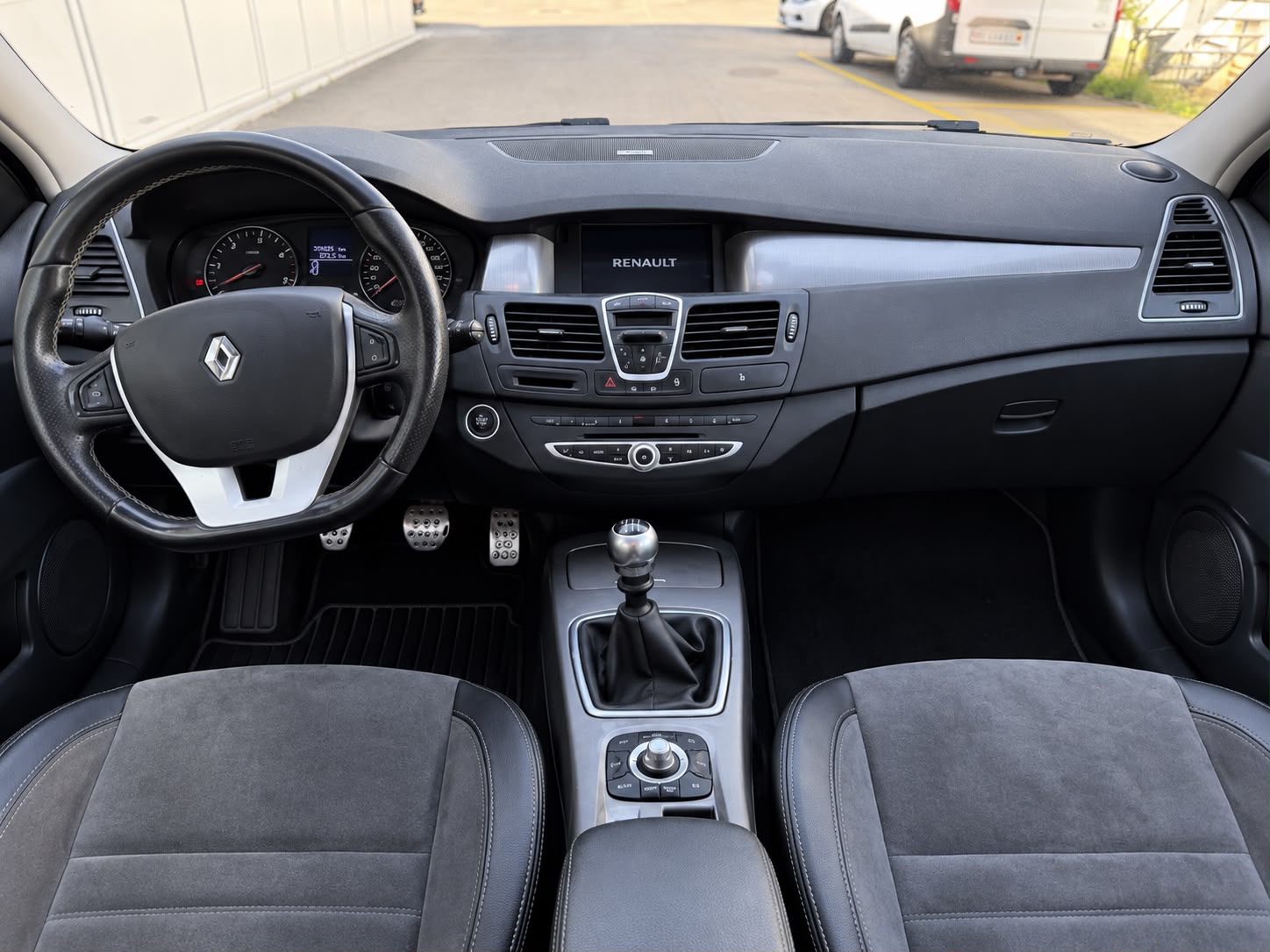 RENAULT Laguna Grandtour 2.0 dCi GT-image-9