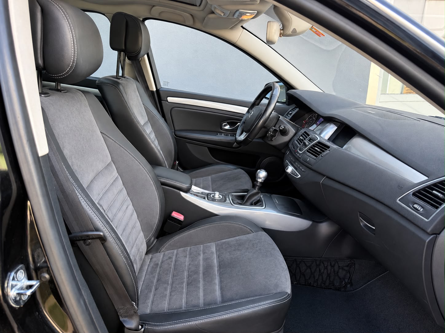 RENAULT Laguna Grandtour 2.0 dCi GT-image-16
