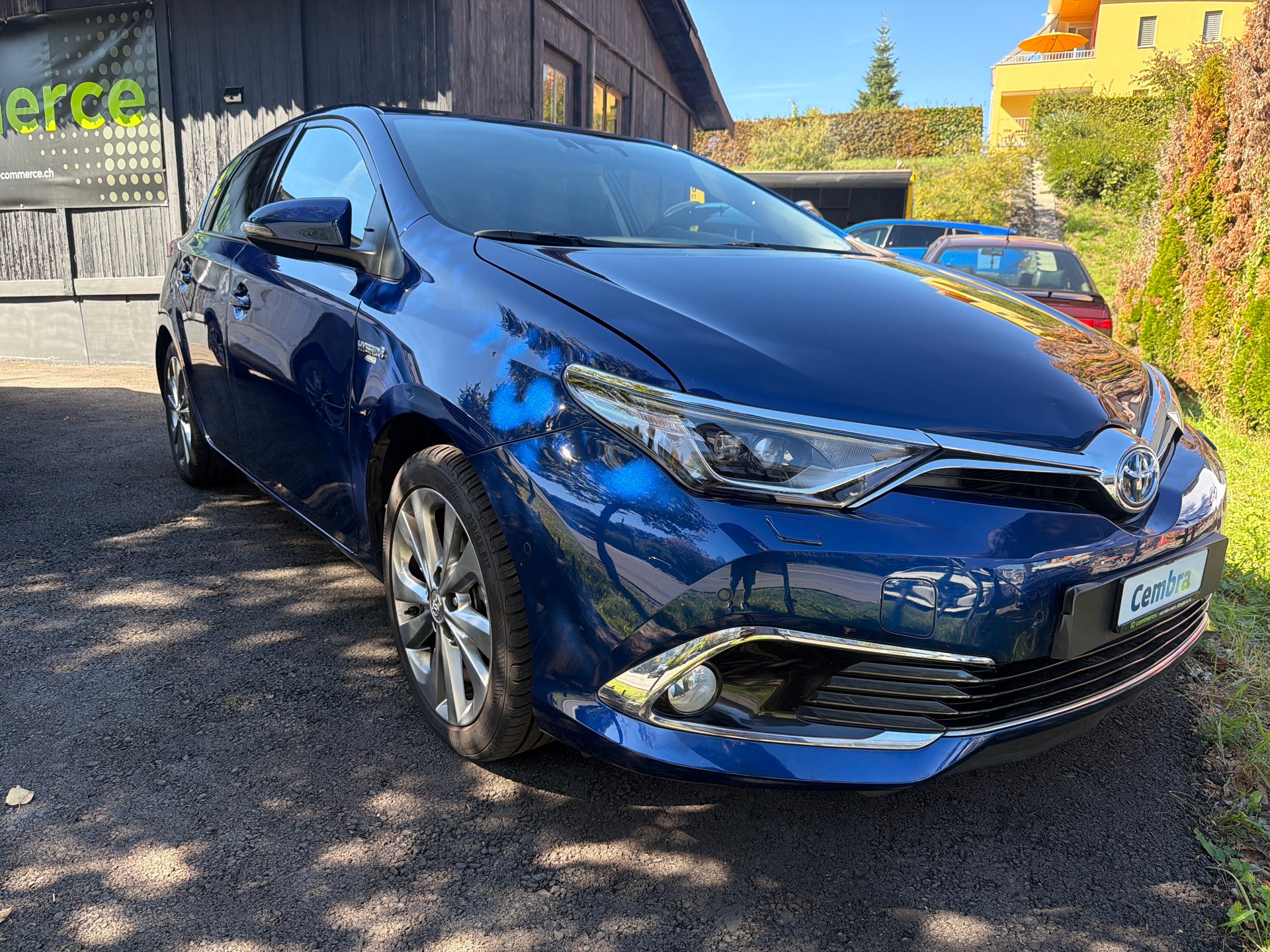 TOYOTA Auris 1.8 HSD Sol e-CVT-image-2