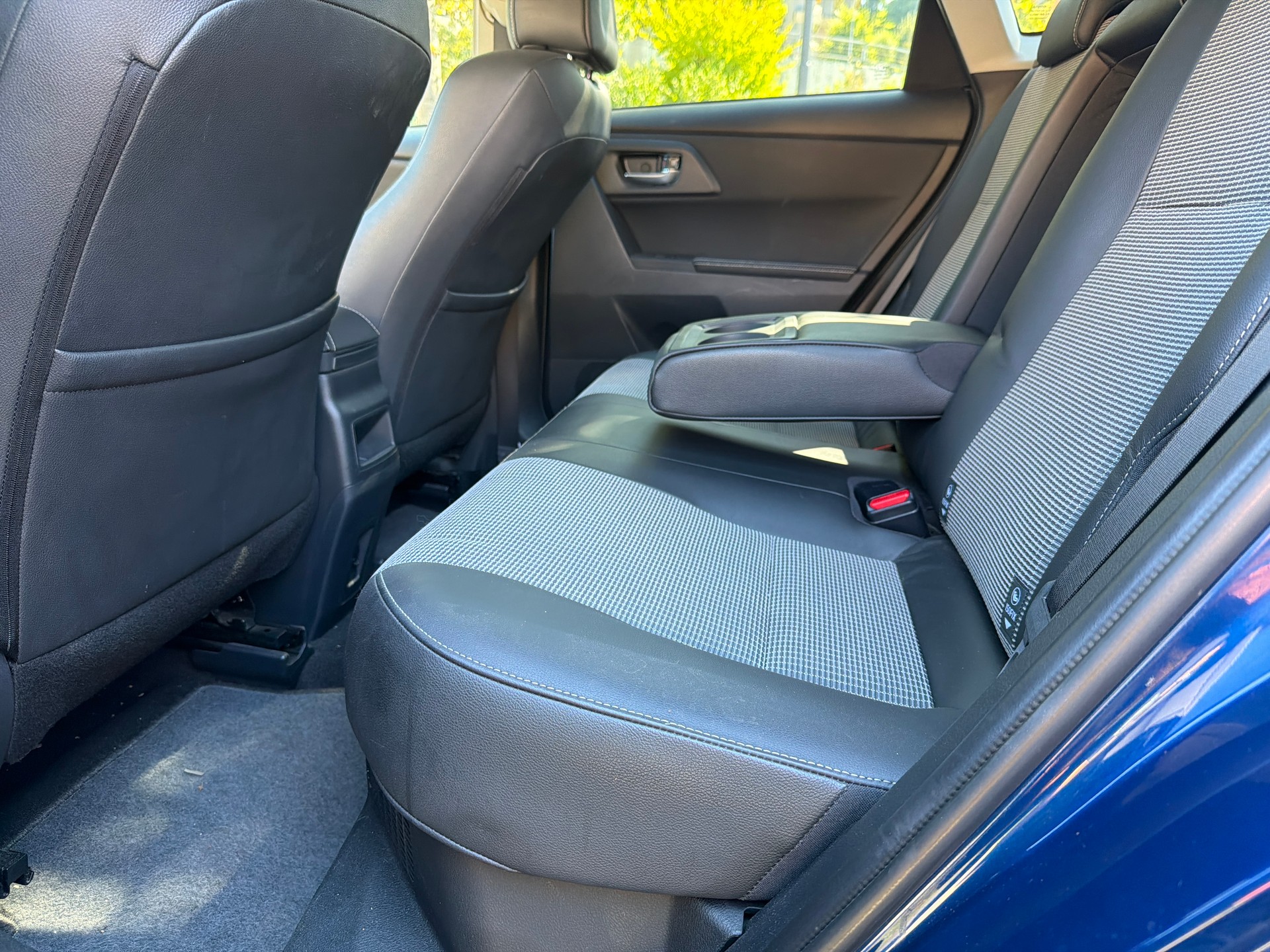 TOYOTA Auris 1.8 HSD Sol e-CVT-image-6