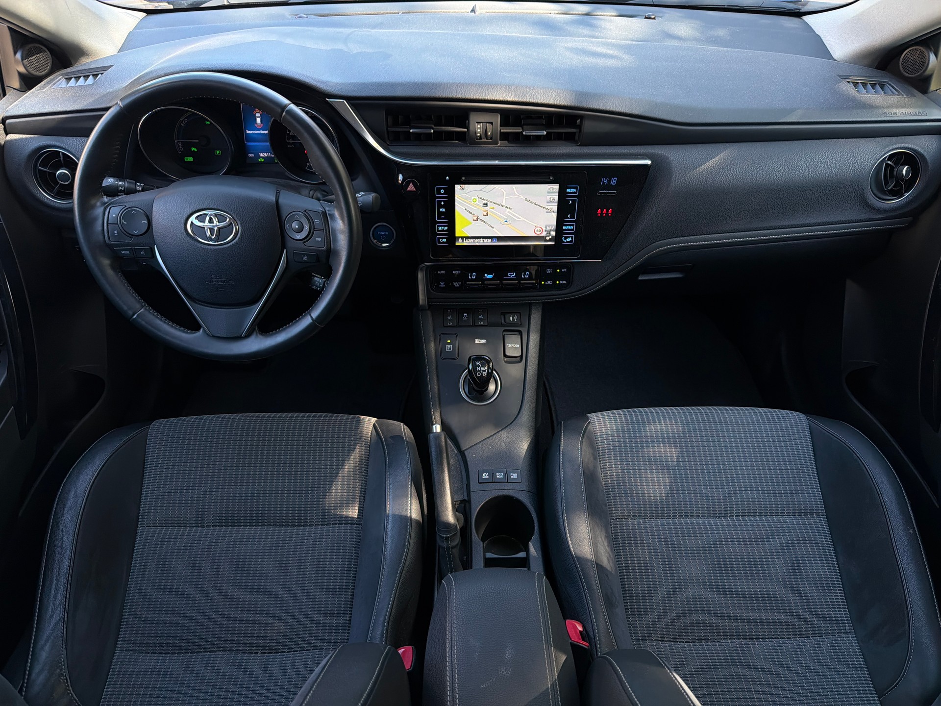 TOYOTA Auris 1.8 HSD Sol e-CVT-image-7