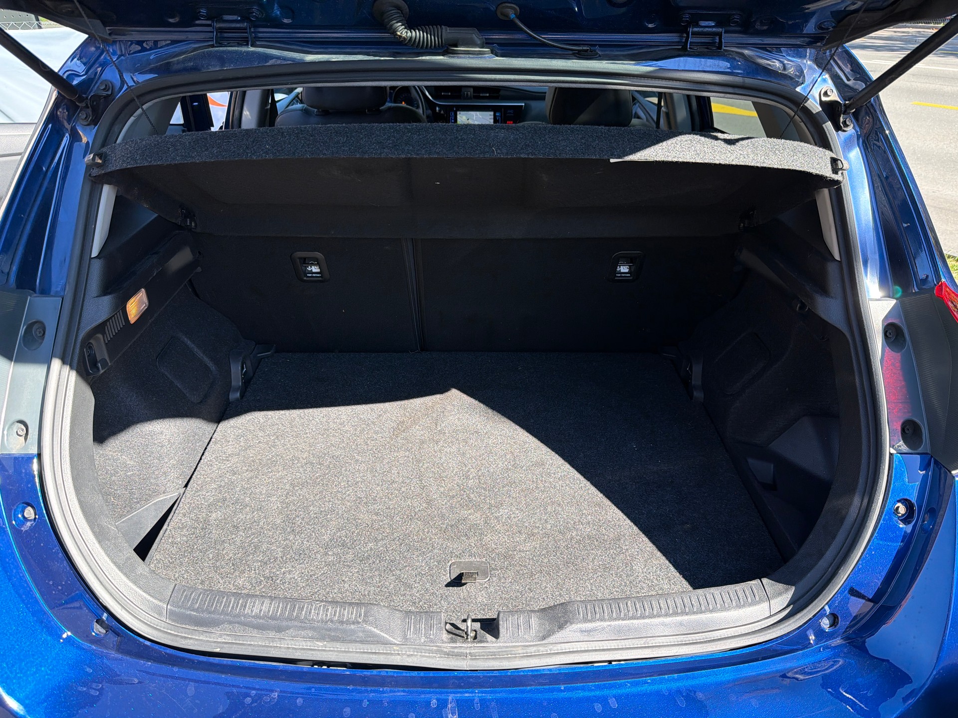 TOYOTA Auris 1.8 HSD Sol e-CVT-image-10