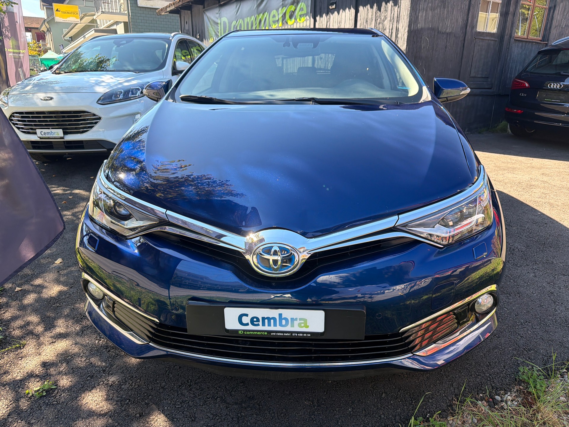 TOYOTA Auris 1.8 HSD Sol e-CVT-image-1