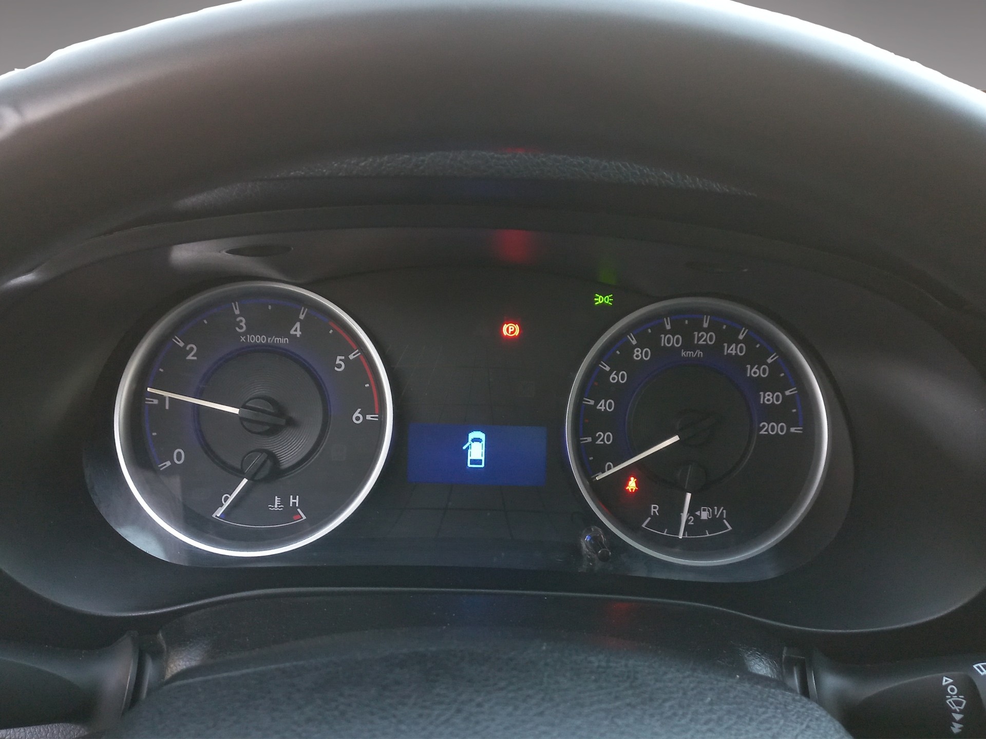 TOYOTA Hilux 2.4D-4D Luna Double Cab 4x4-image-7