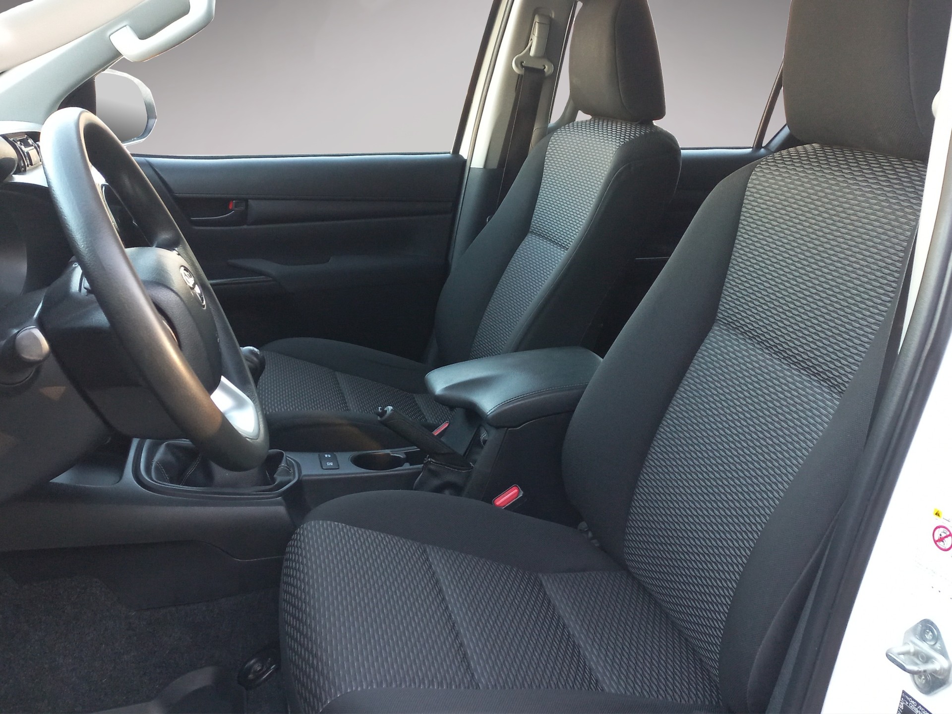 TOYOTA Hilux 2.4D-4D Luna Double Cab 4x4-image-3
