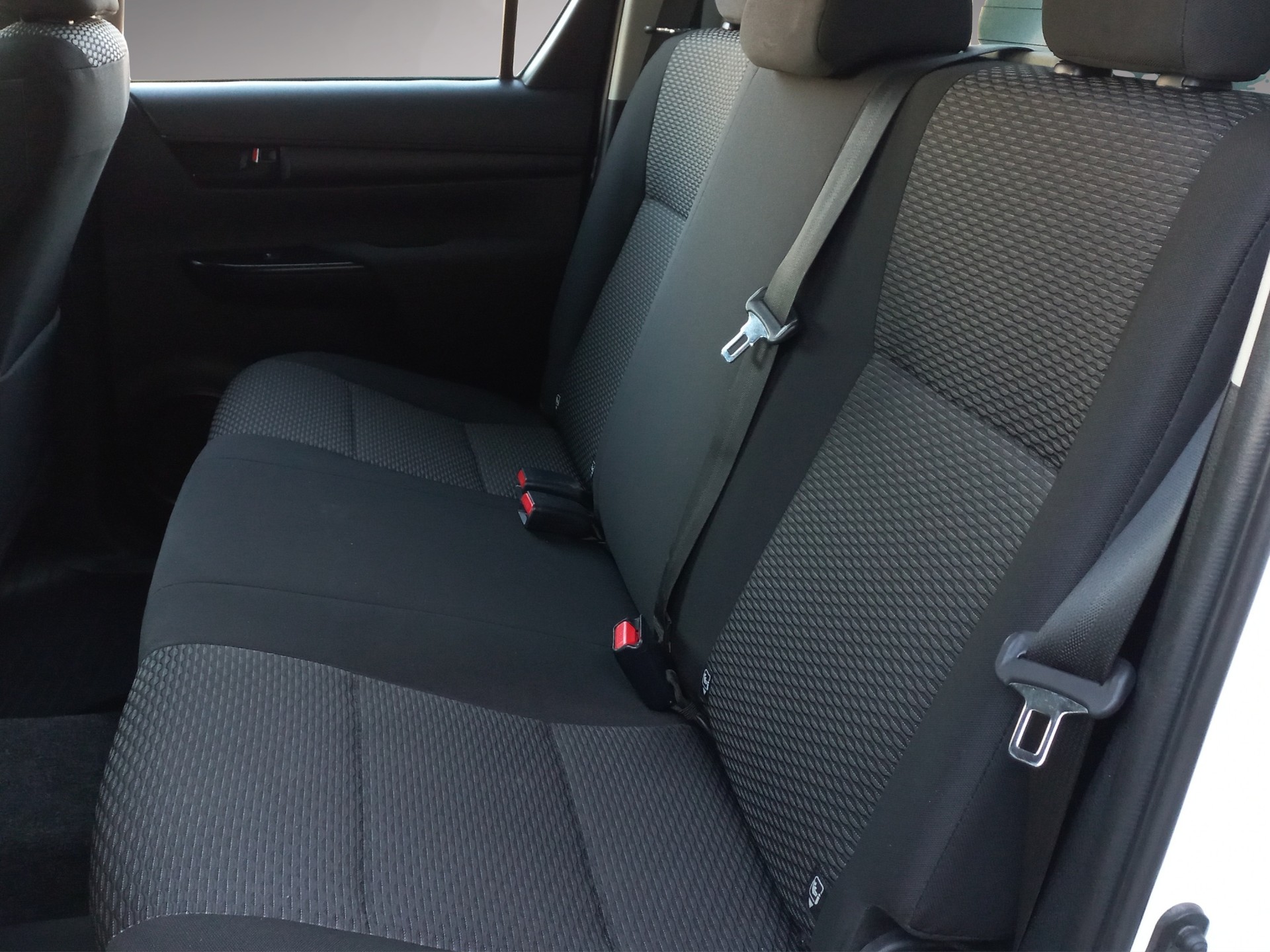 TOYOTA Hilux 2.4D-4D Luna Double Cab 4x4-image-10