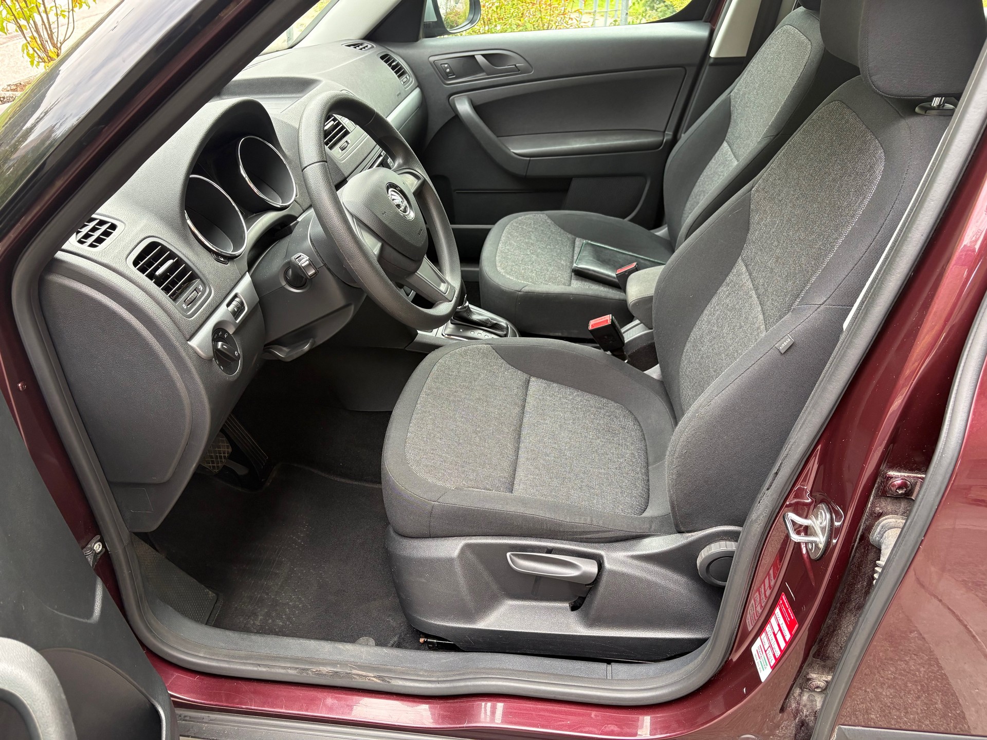 SKODA Yeti 1.8 TSI Active 4x4 DSG-image-4