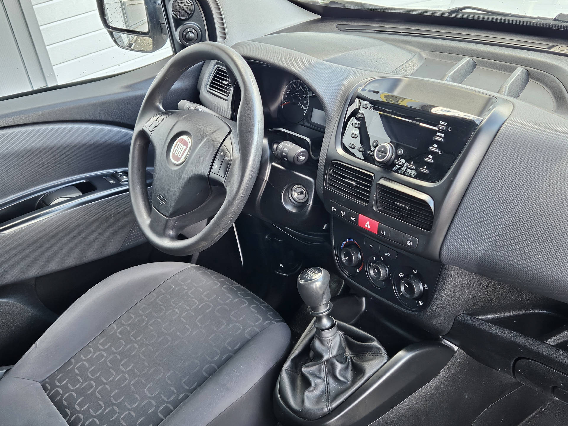 FIAT Doblo Cargo L2 1.4 16V Natural Power Swiss * Klima * Nutzlast 905 KG *-image-17