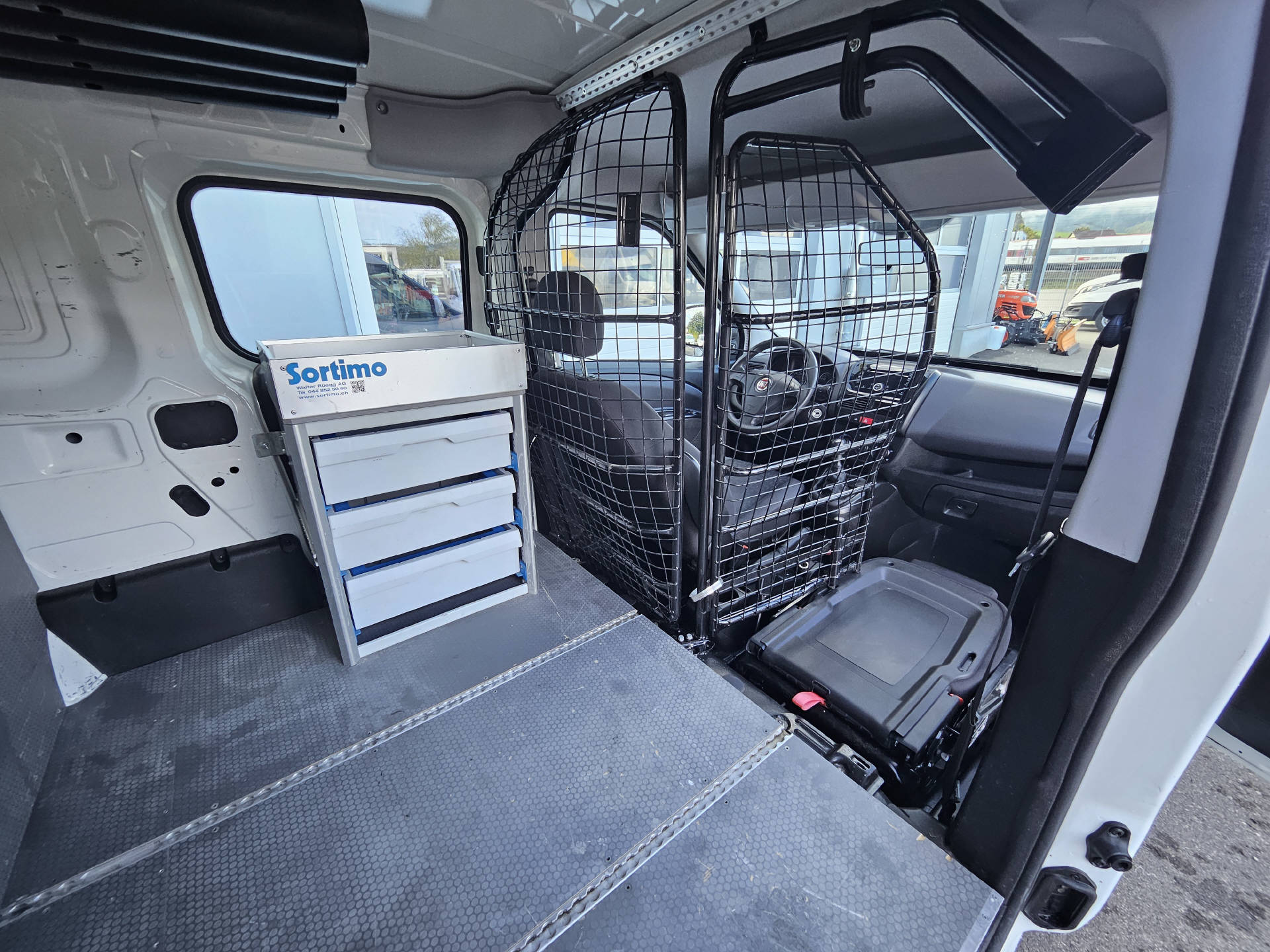 FIAT Doblo Cargo L2 1.4 16V Natural Power Swiss * Klima * Nutzlast 905 KG *-image-19