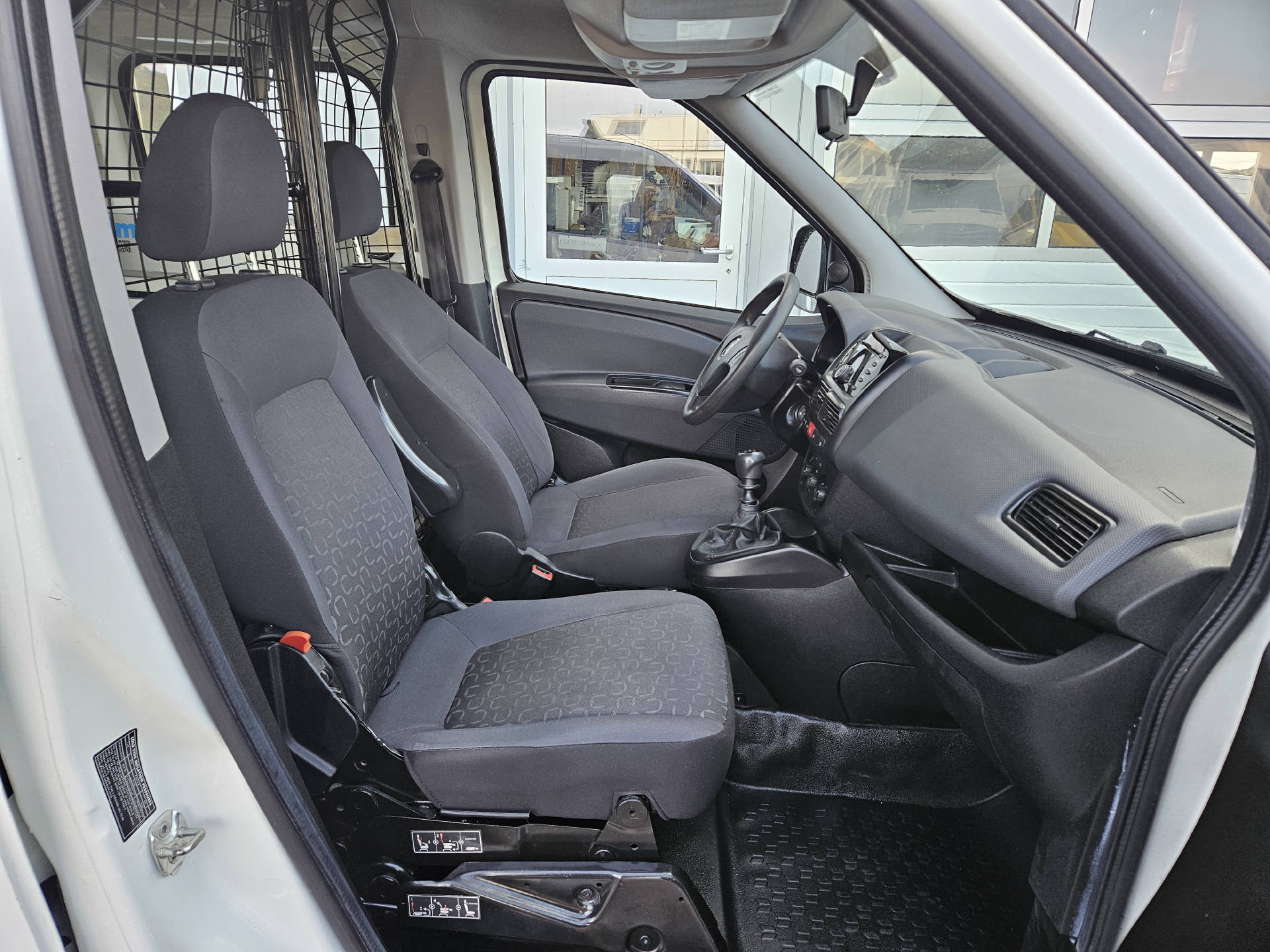 FIAT Doblo Cargo L2 1.4 16V Natural Power Swiss * Klima * Nutzlast 905 KG *-image-15