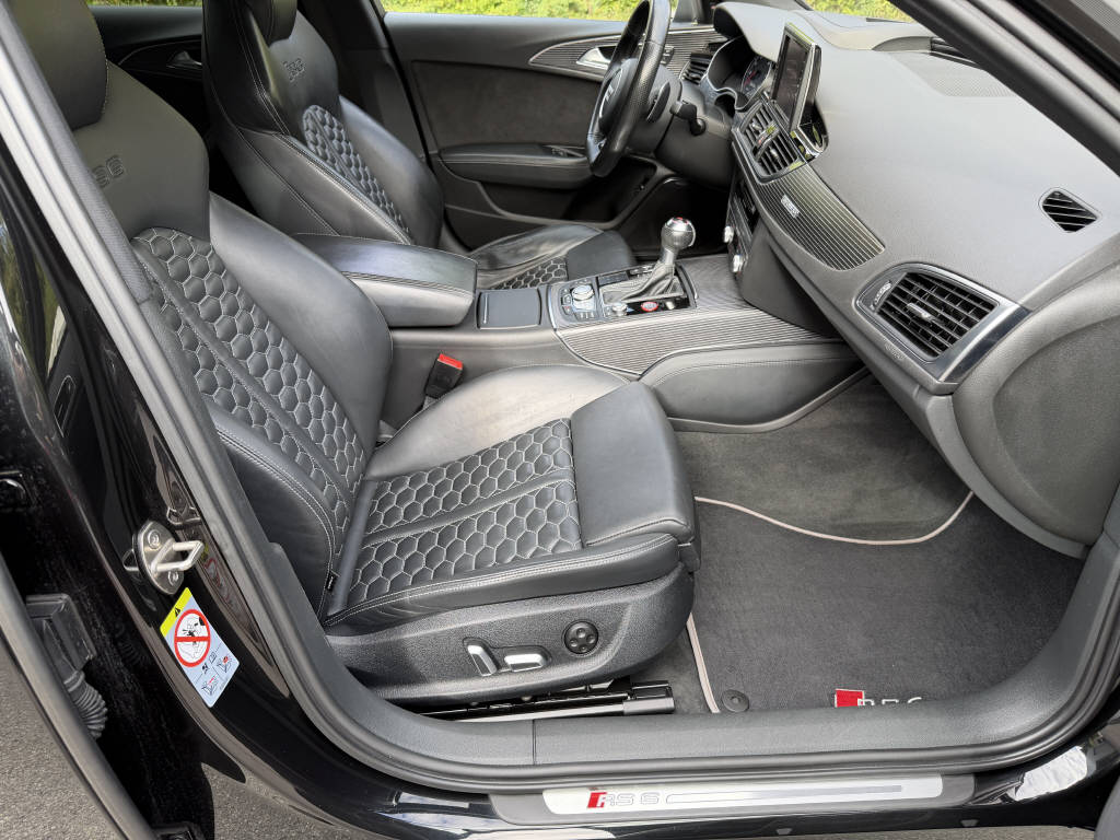 AUDI RS6 Avant 4.0 V8 TFSI perform. qu. T-Tr.-image-13