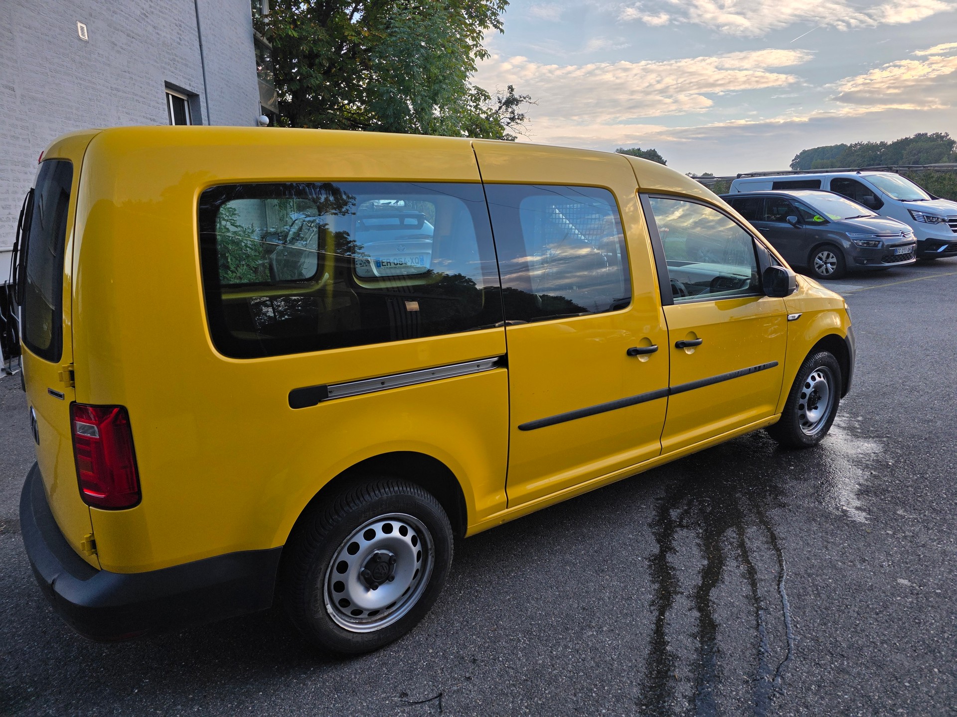 VW Caddy Maxi 2.0TDI 4Motion BlueMotion Technology DSG-image-4