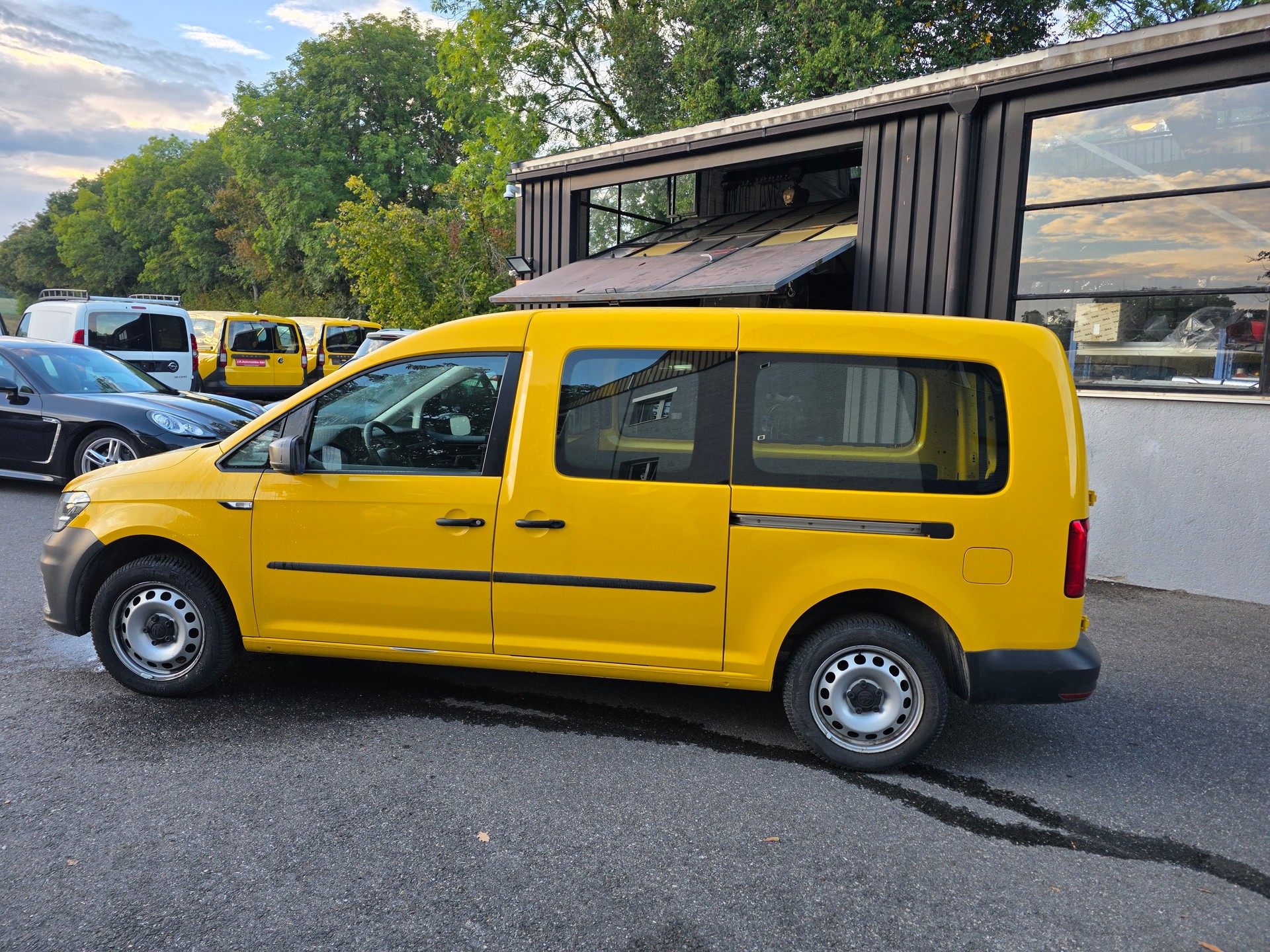 VW Caddy Maxi 2.0TDI 4Motion BlueMotion Technology DSG-image-7