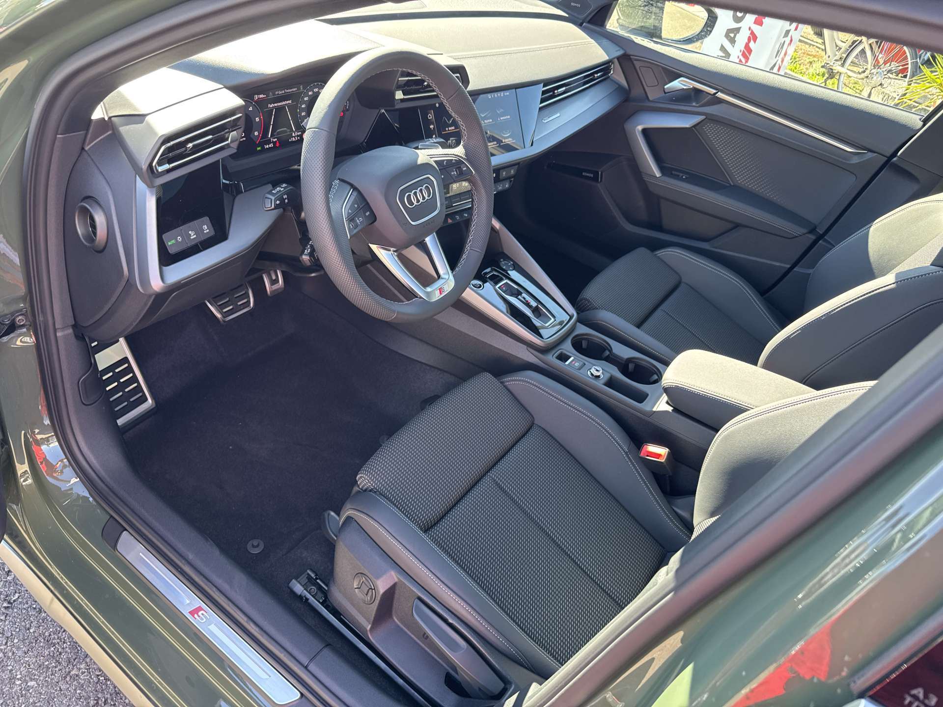 AUDI A3 Sportback 35 TDi S-Line S-Tronic Automat-image-5