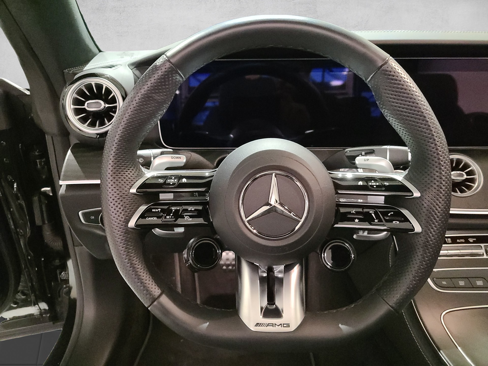 MERCEDES-BENZ E 53 AMG 4M+ Cabriolet-image-11