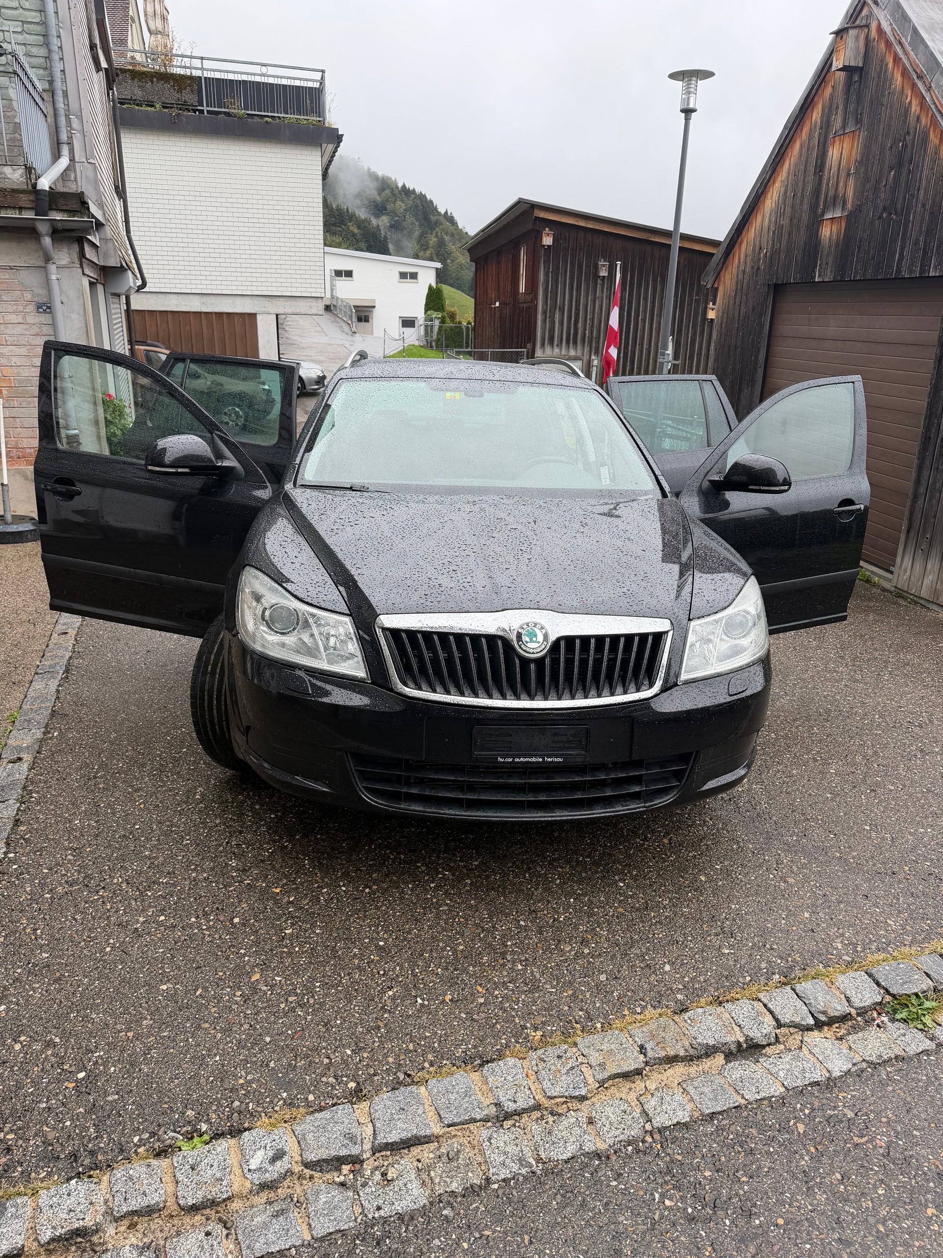 SKODA Octavia Combi 1.6 TDI Ambition 4x4-image-1