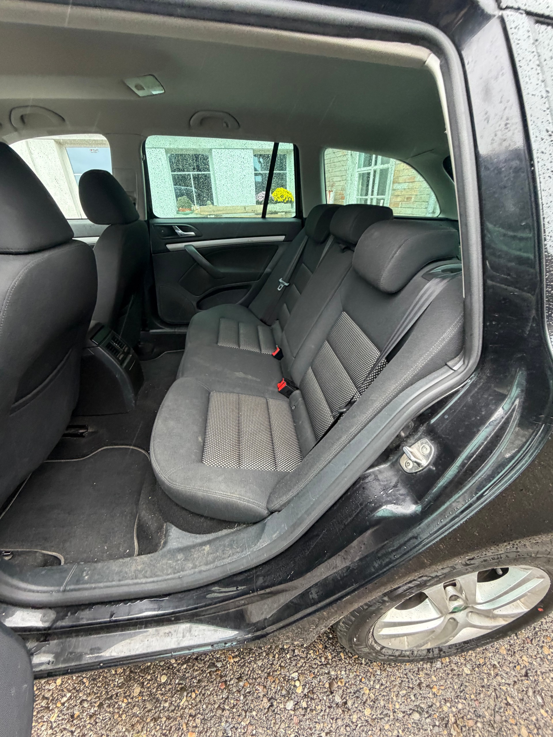 SKODA Octavia Combi 1.6 TDI Ambition 4x4-image-11