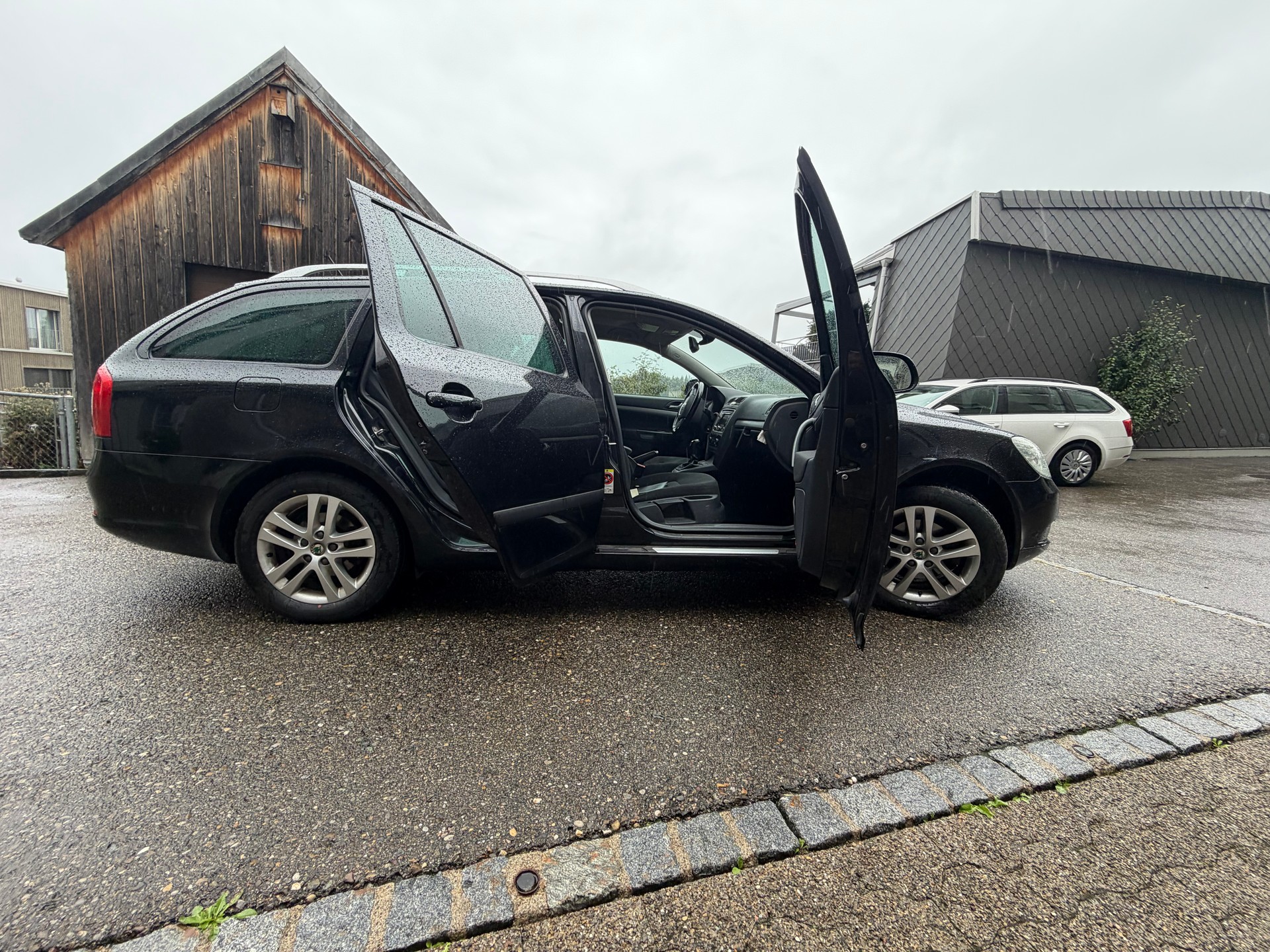 SKODA Octavia Combi 1.6 TDI Ambition 4x4-image-7