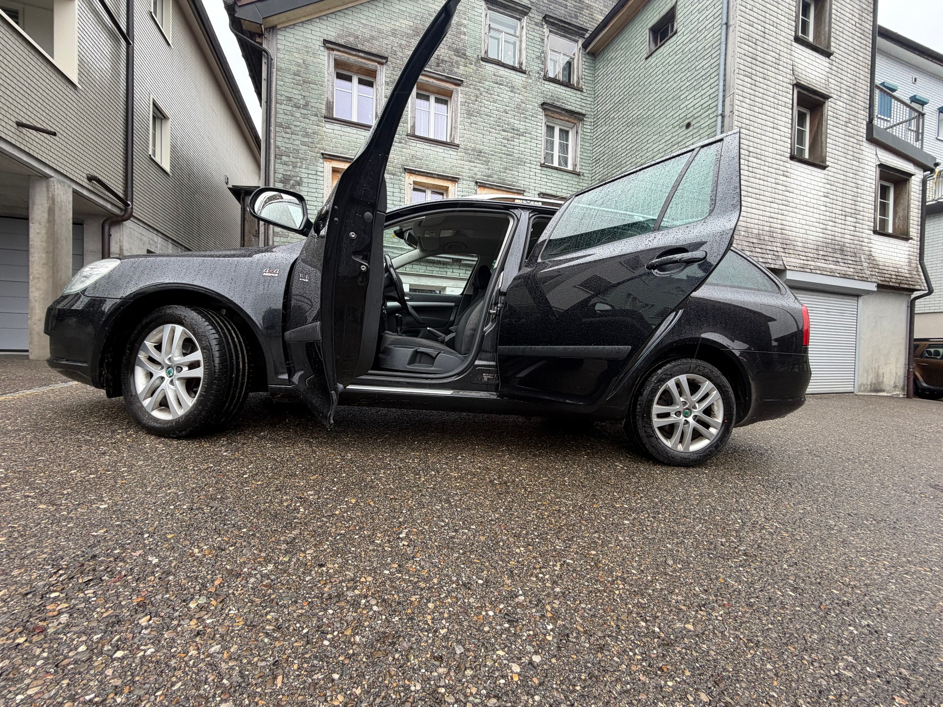 SKODA Octavia Combi 1.6 TDI Ambition 4x4-image-6