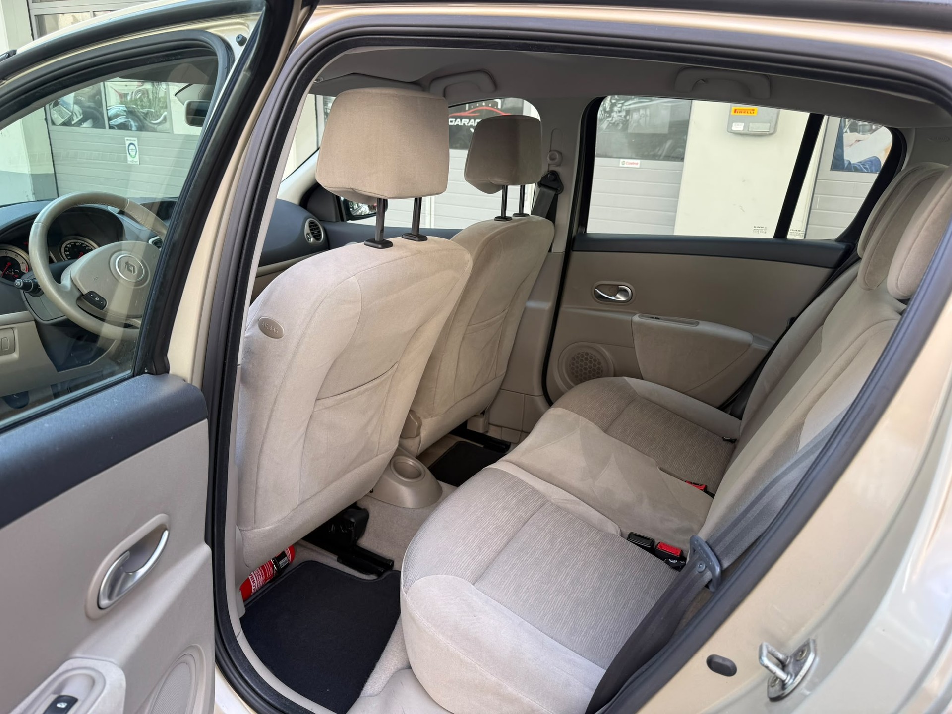 RENAULT Clio 1.6 16V Privilège-image-8