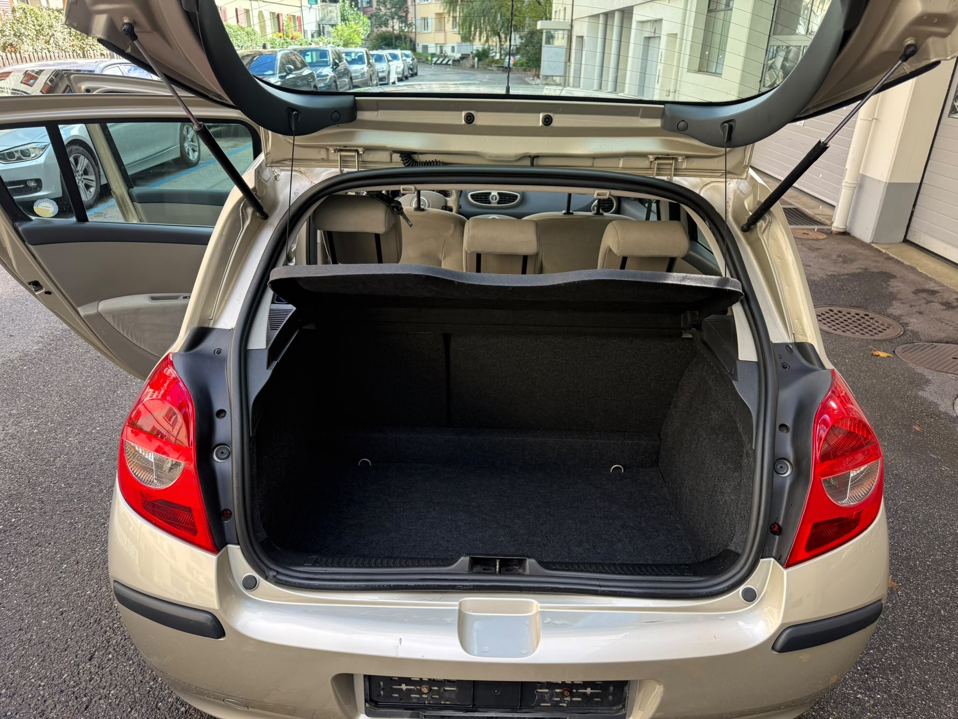 RENAULT Clio 1.6 16V Privilège-image-9
