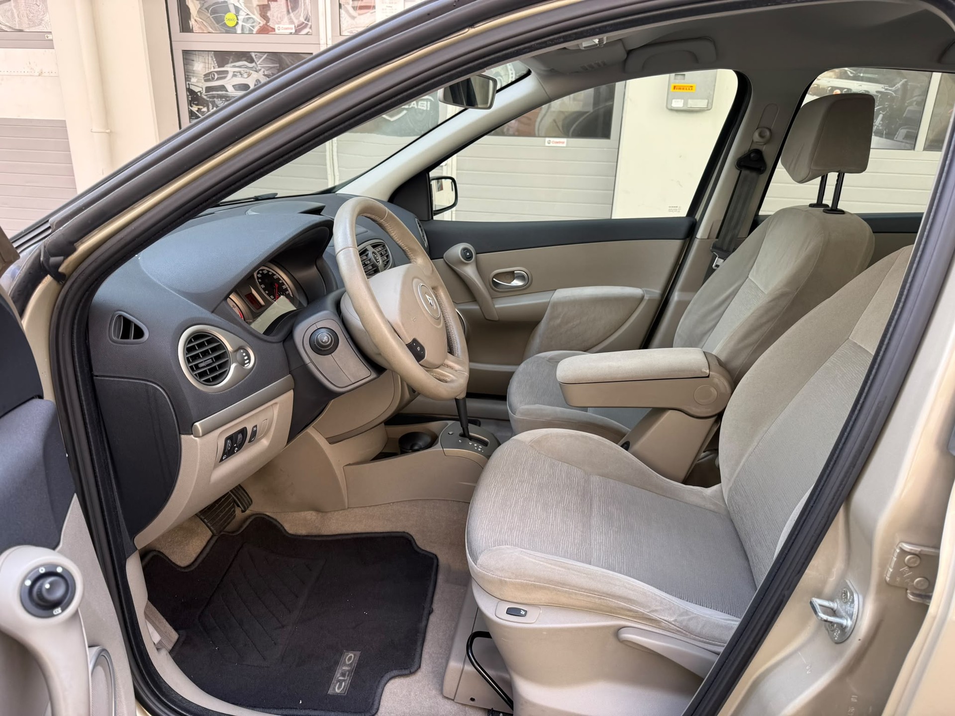 RENAULT Clio 1.6 16V Privilège-image-7