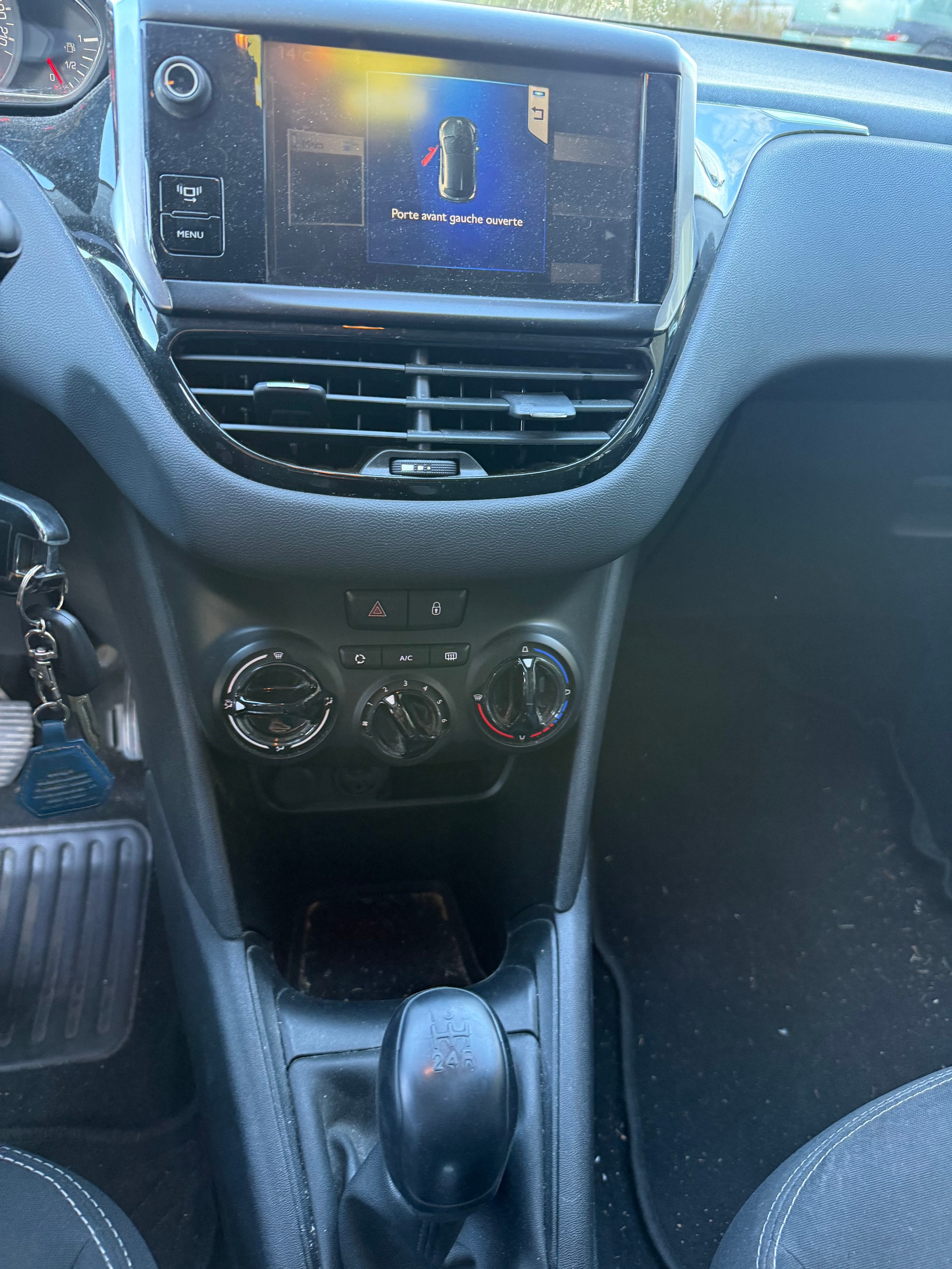 PEUGEOT 208 1.2 VTI Active-image-9