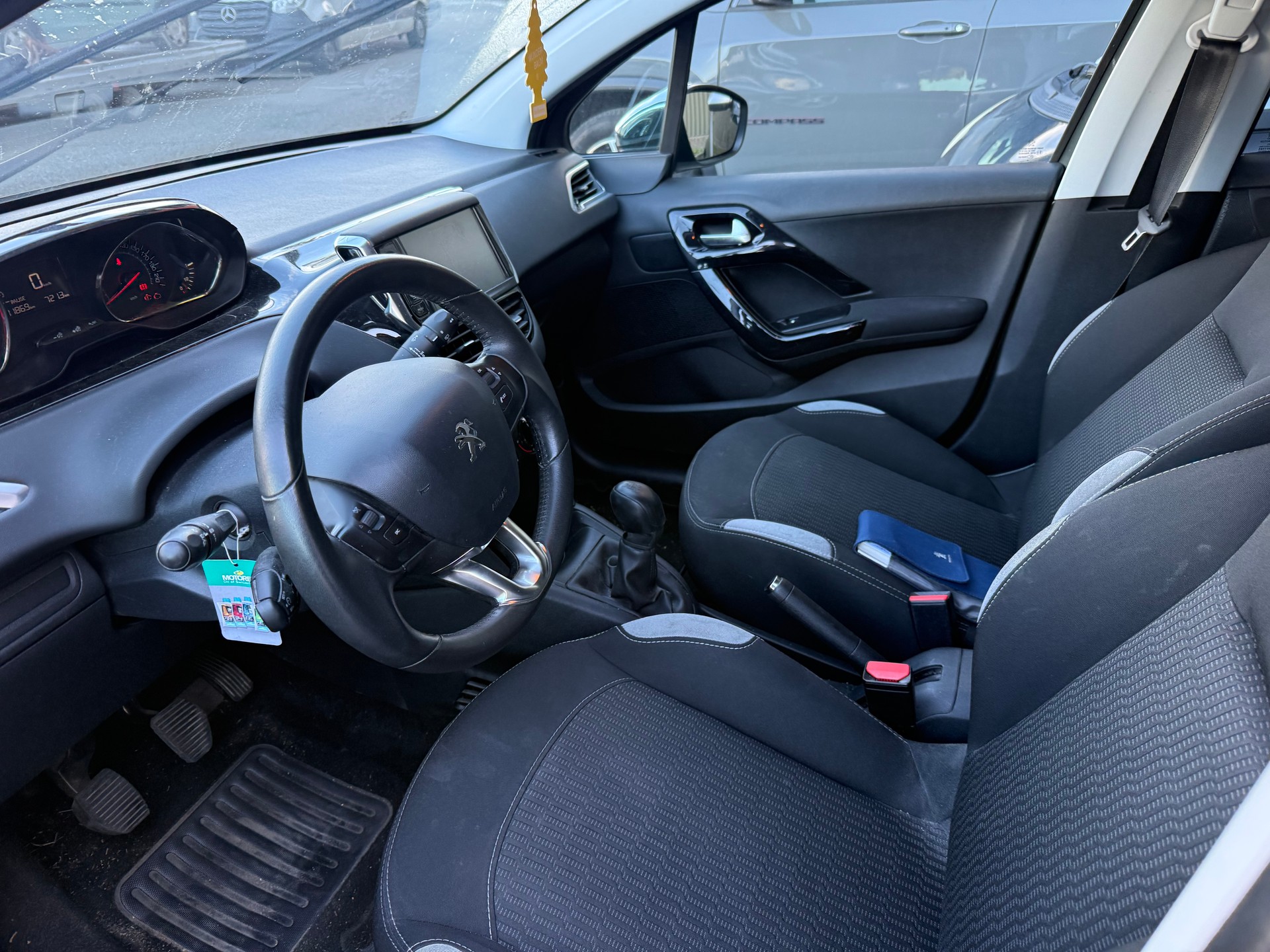 PEUGEOT 208 1.2 VTI Active-image-8