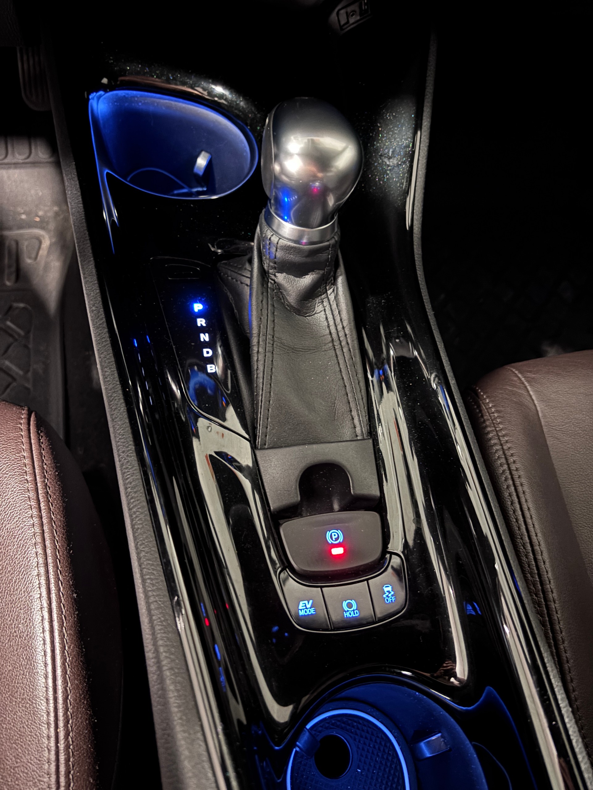 TOYOTA 1.8 VVTi HSD Premium-image-9