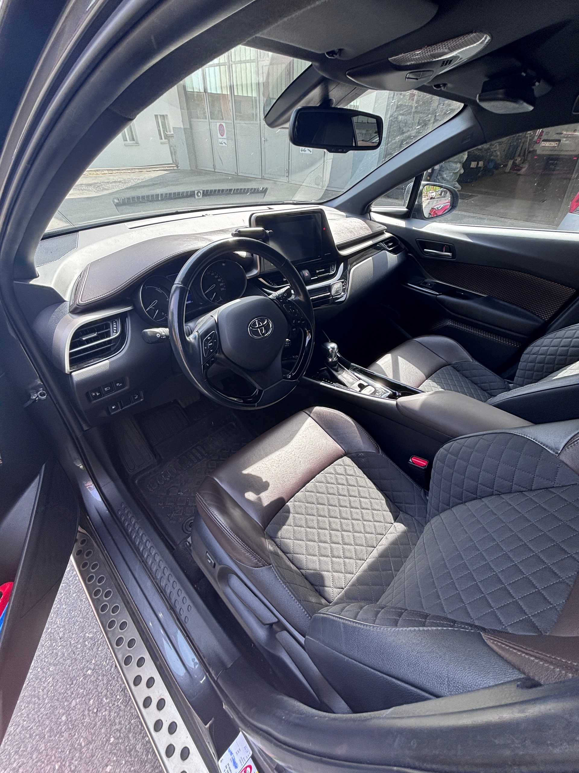 TOYOTA 1.8 VVTi HSD Premium-image-4
