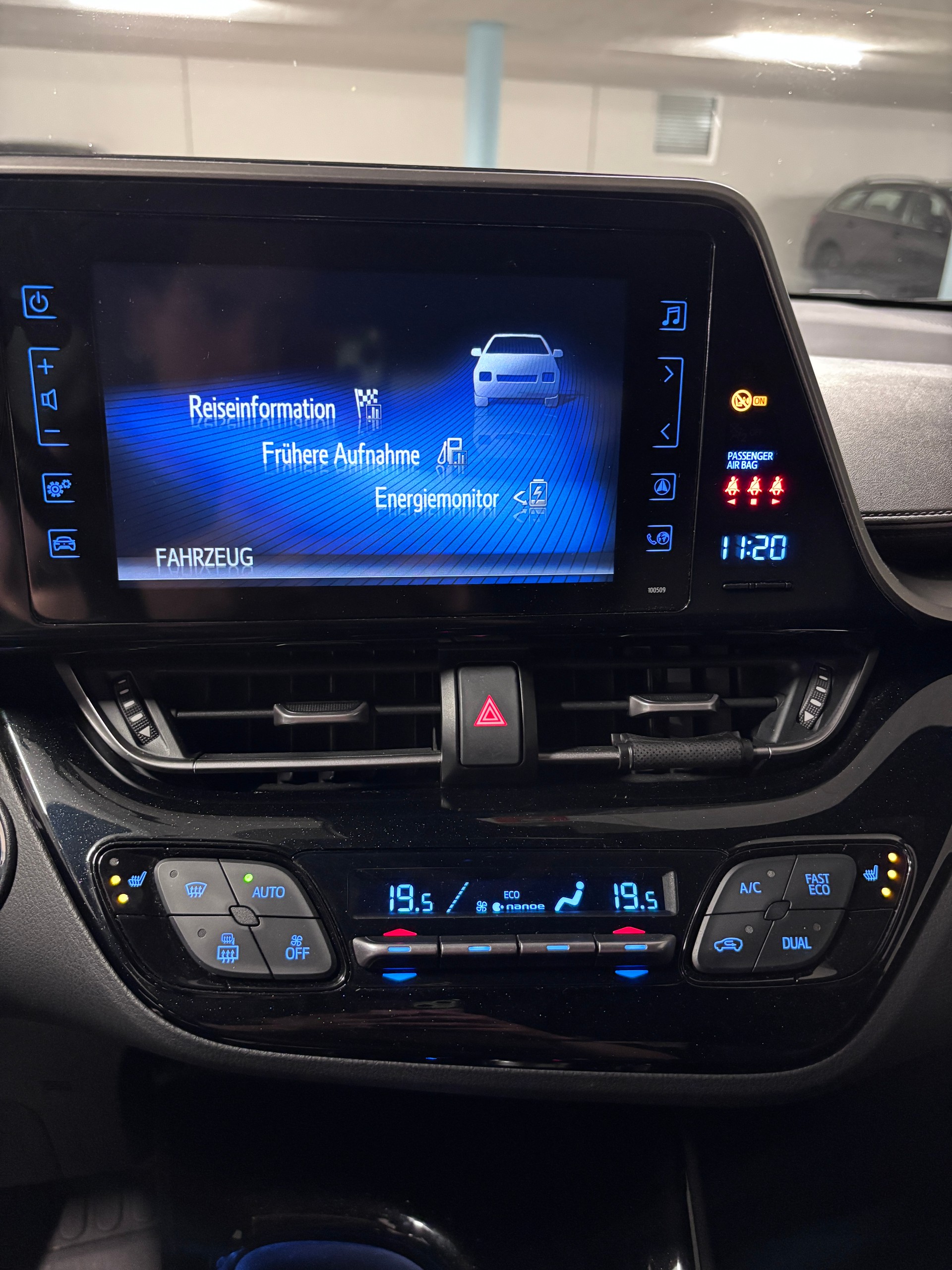 TOYOTA 1.8 VVTi HSD Premium-image-8