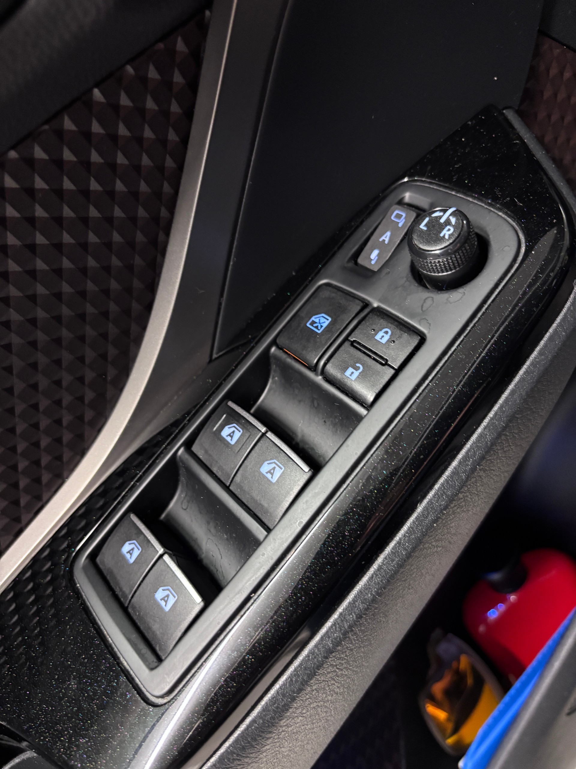 TOYOTA 1.8 VVTi HSD Premium-image-7