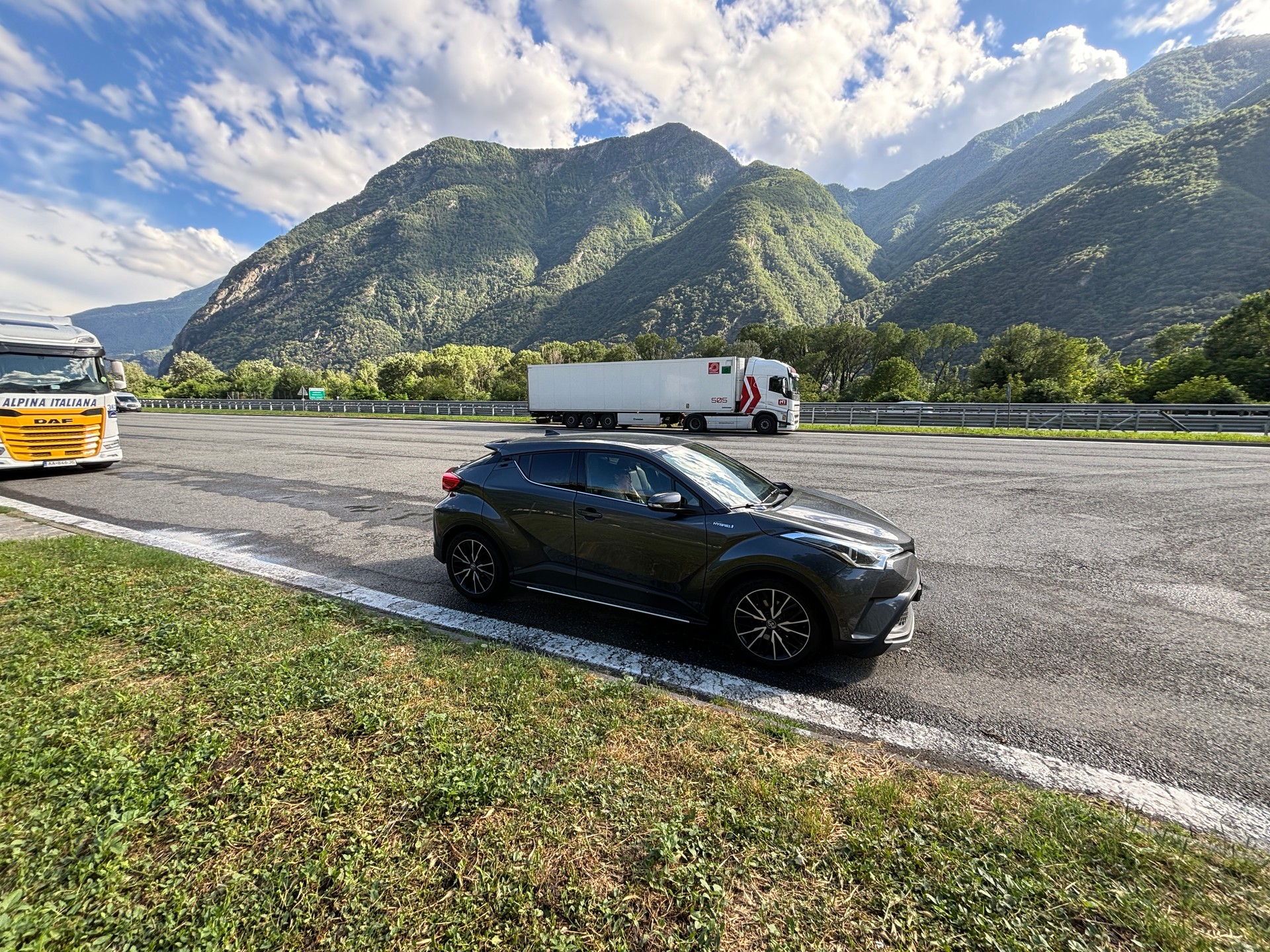 TOYOTA 1.8 VVTi HSD Premium-image-14