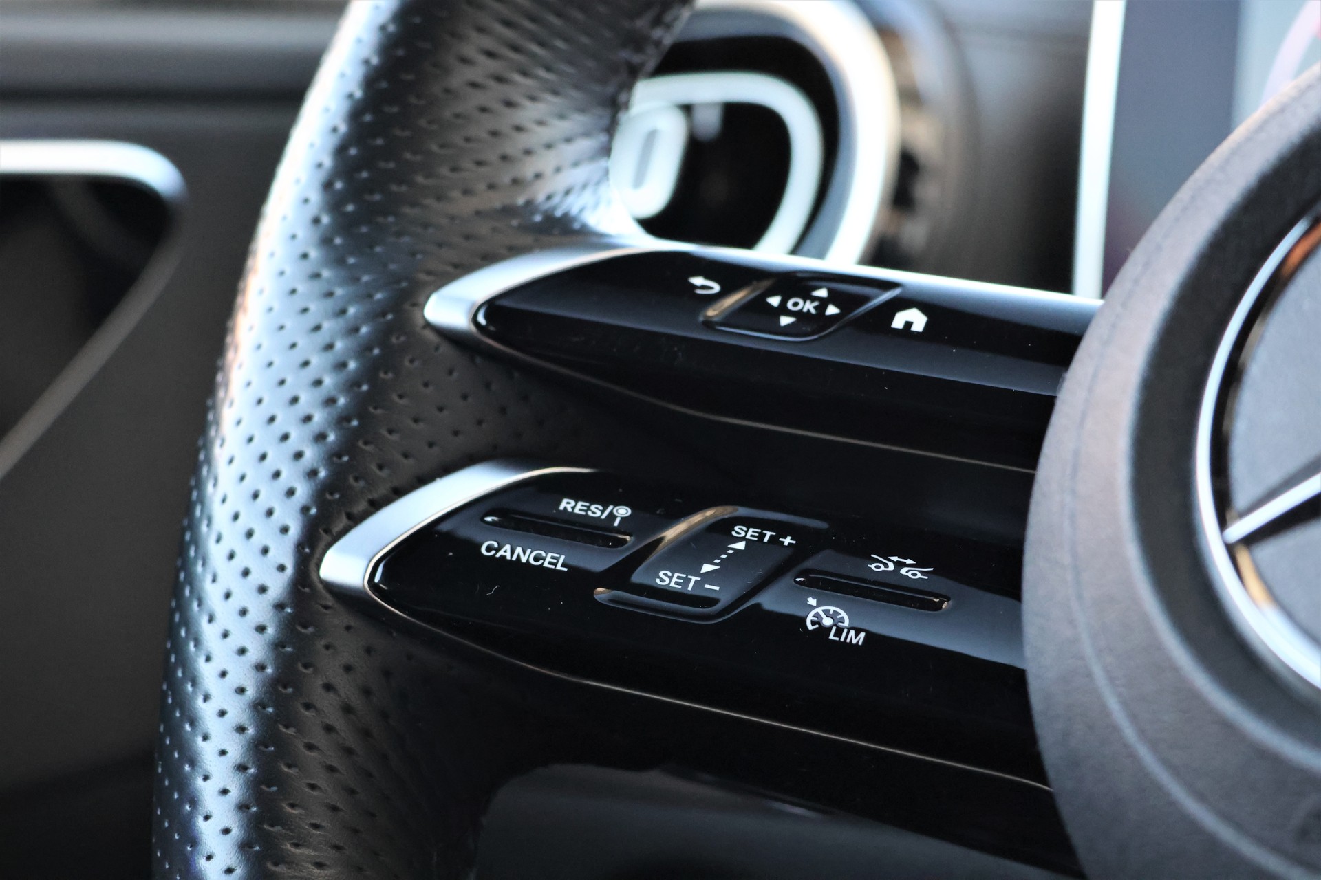 MERCEDES-BENZ C 220 d T 4Matic Swiss Star AMG-Line (CH) MSI+-image-16
