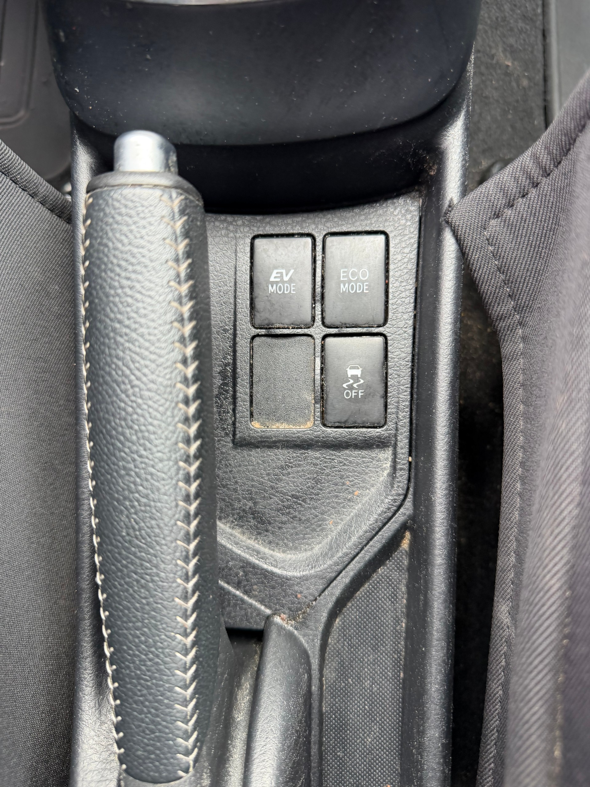 TOYOTA Yaris 1.5 VVT-i Hybrid Trend e-CVT-image-8