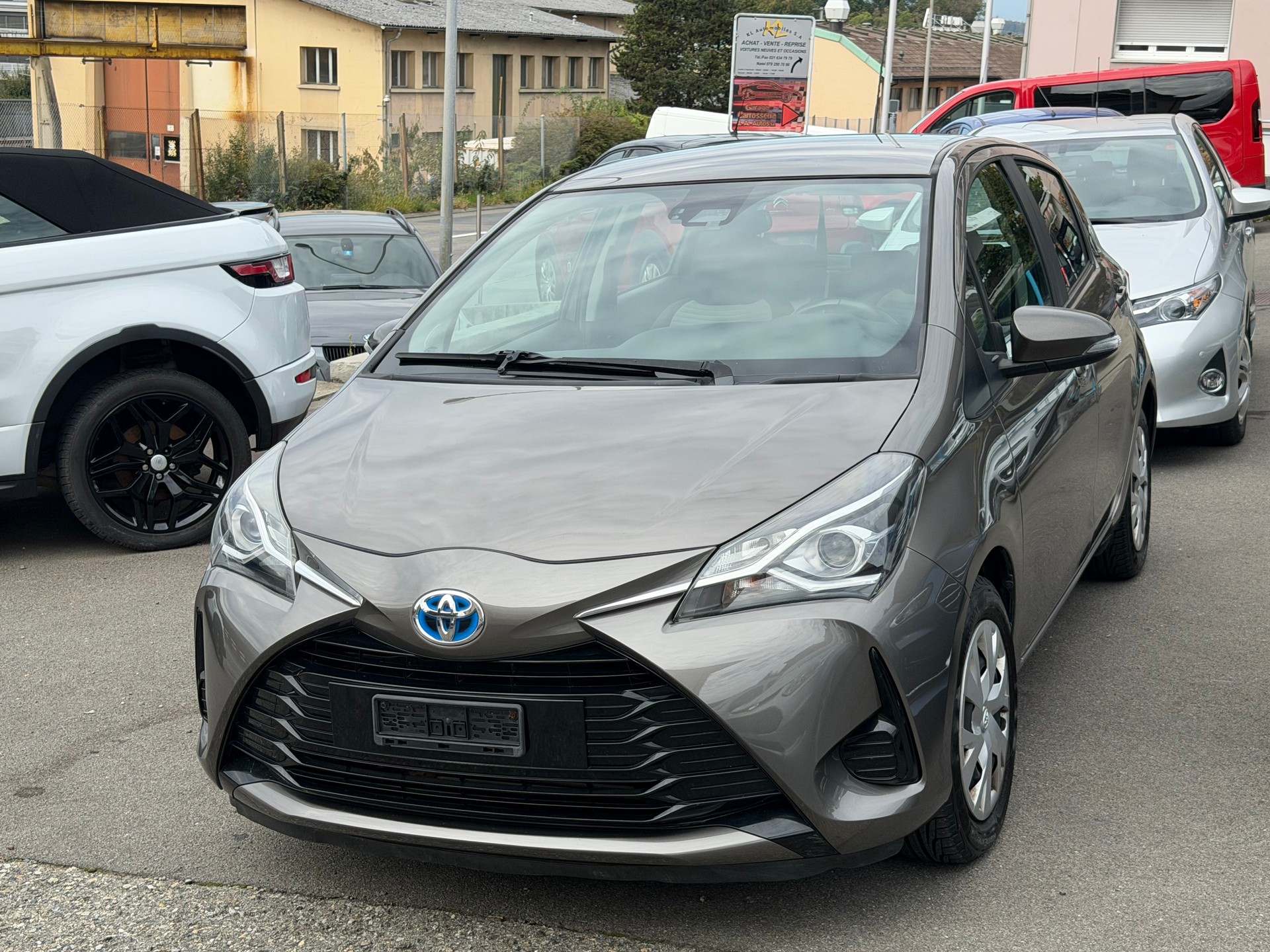 TOYOTA Yaris 1.5 VVT-i Hybrid Trend e-CVT-image-2