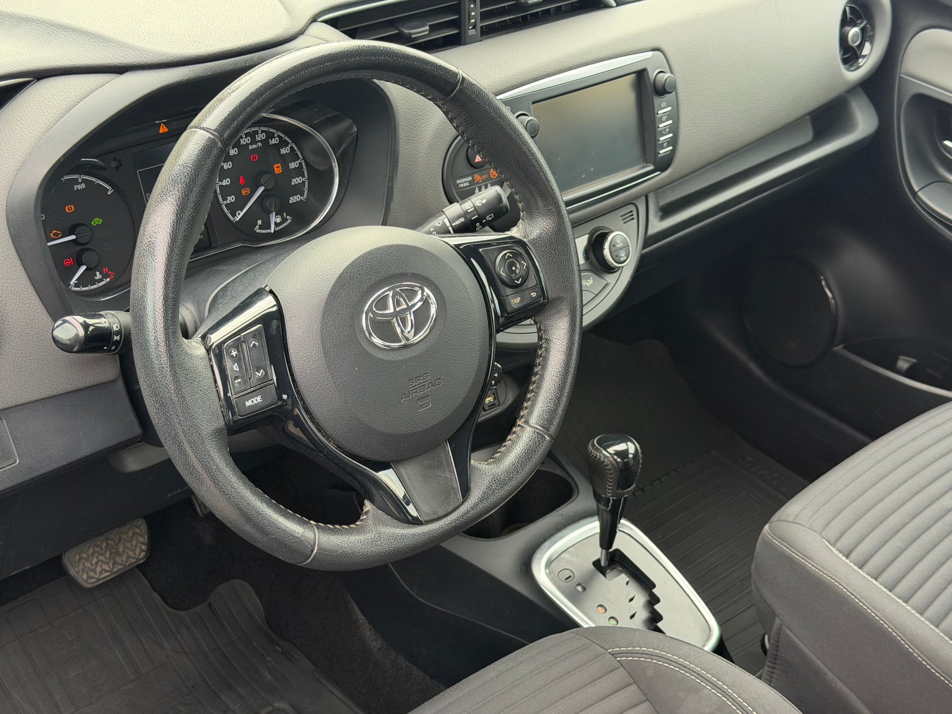 TOYOTA Yaris 1.5 VVT-i Hybrid Trend e-CVT-image-5