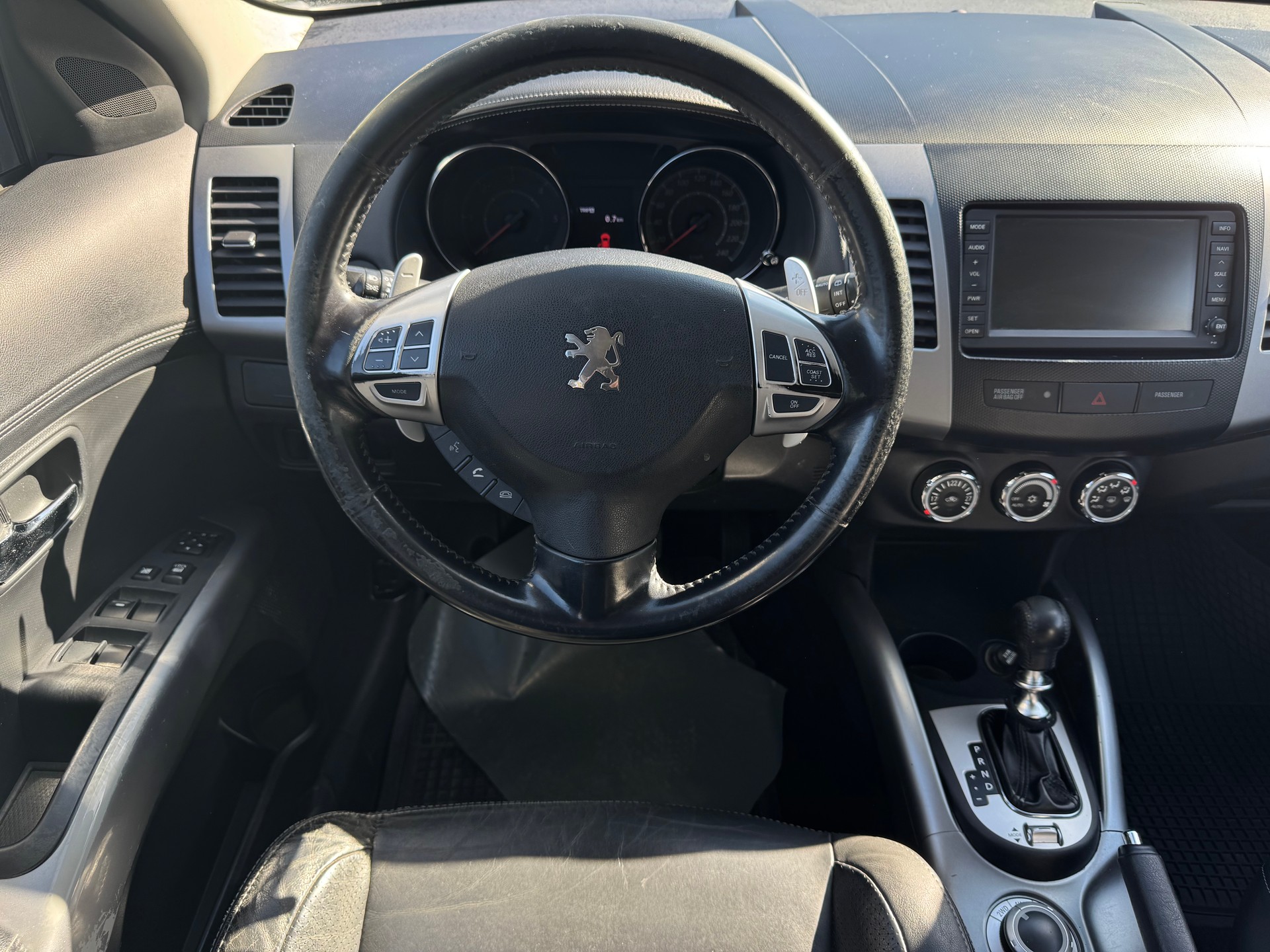 PEUGEOT 4007 2.2 HDi Dynamic-image-12