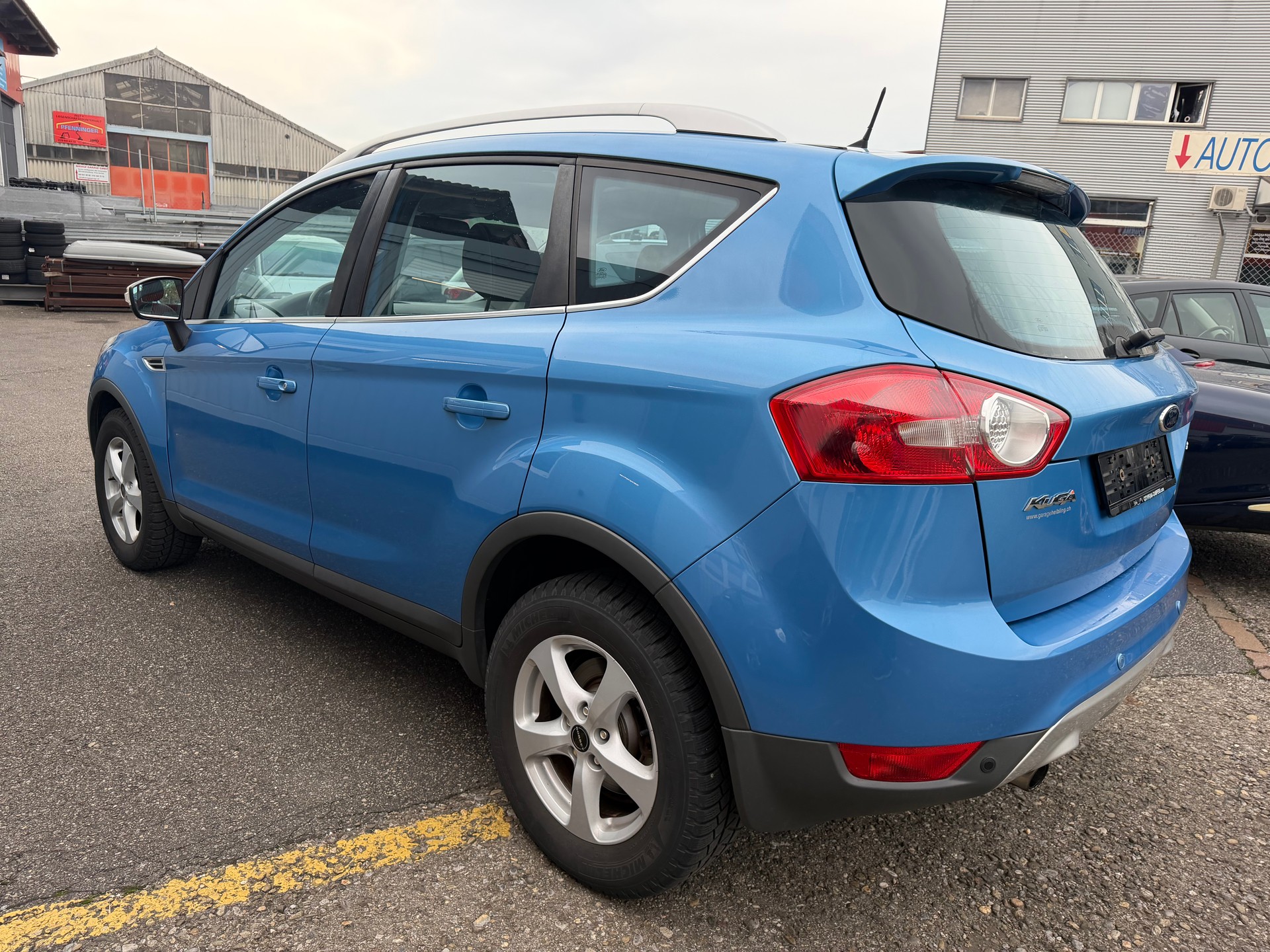 FORD Kuga 2.5 Turbo Titanium 4WD-image-4