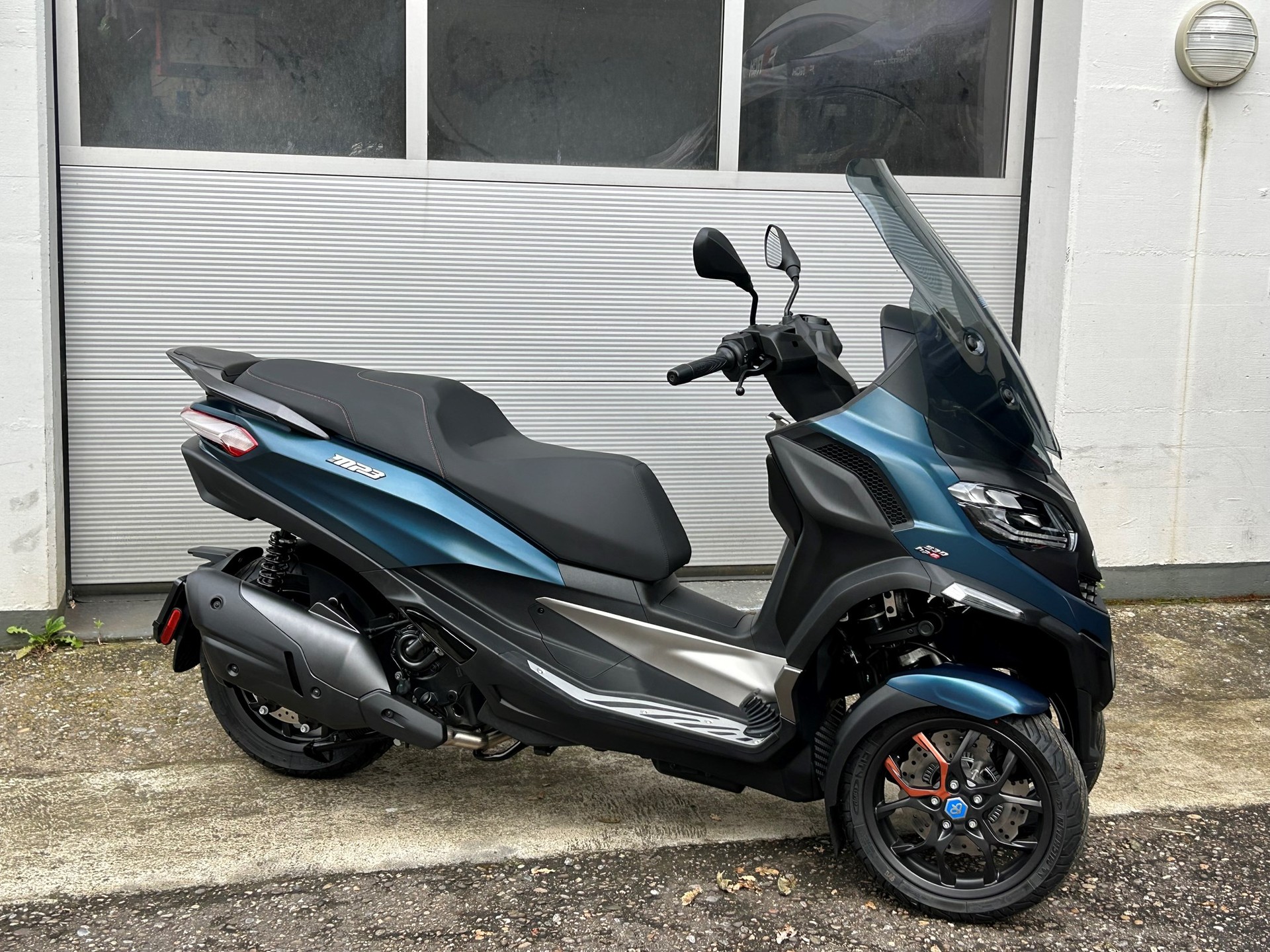 PIAGGIO MP3 530 Exclusive-showroom-element-1