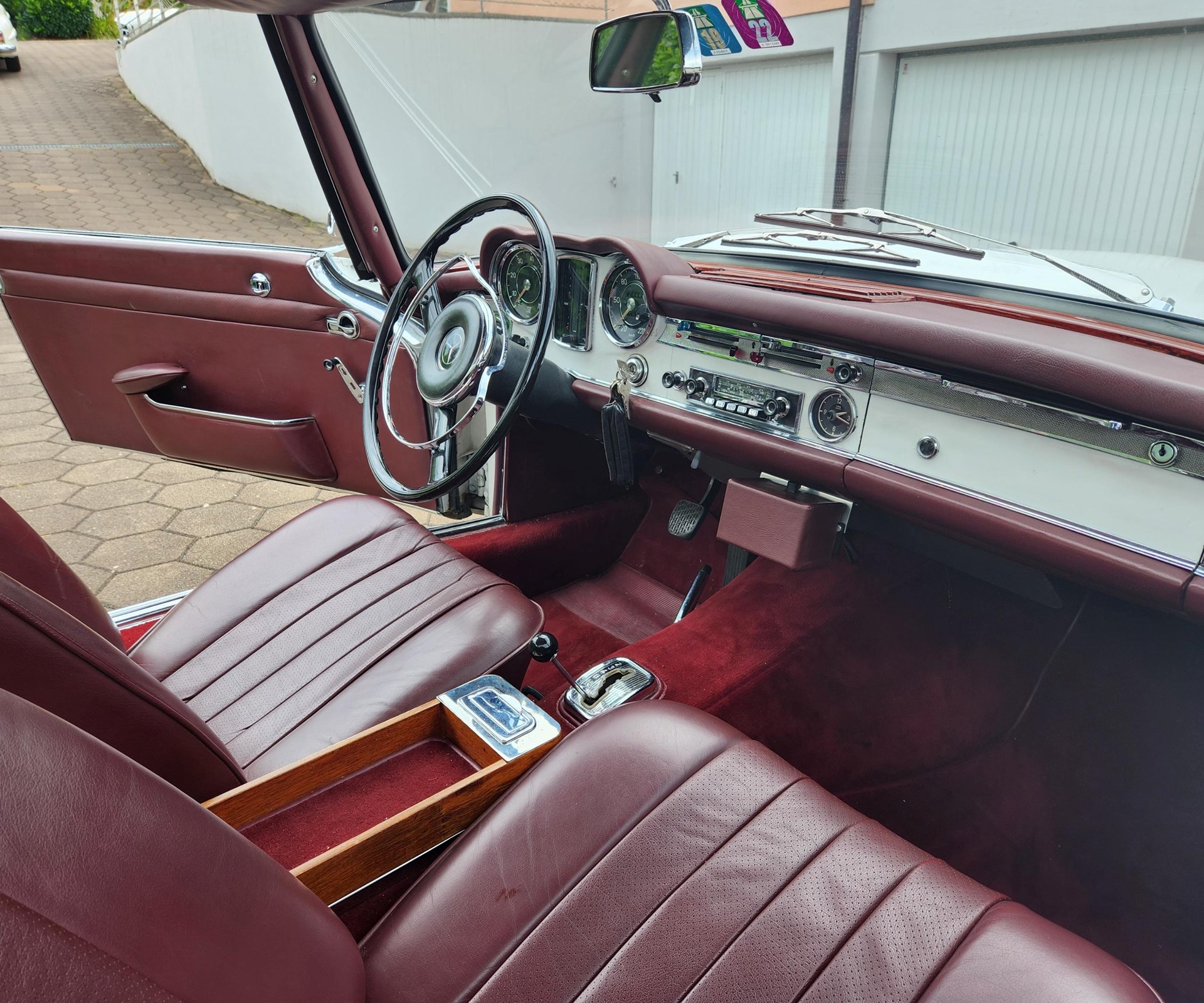 MERCEDES-BENZ SL 230 Cabriolet Pagode-image-13