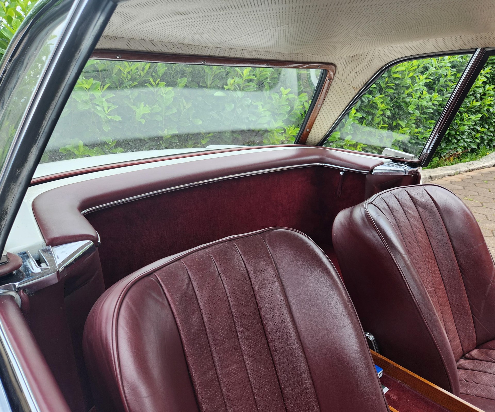 MERCEDES-BENZ SL 230 Cabriolet Pagode-image-14