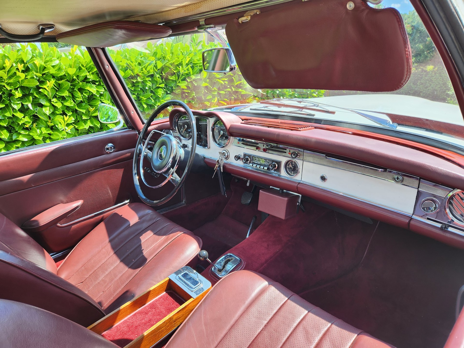 MERCEDES-BENZ SL 230 Cabriolet Pagode-image-11